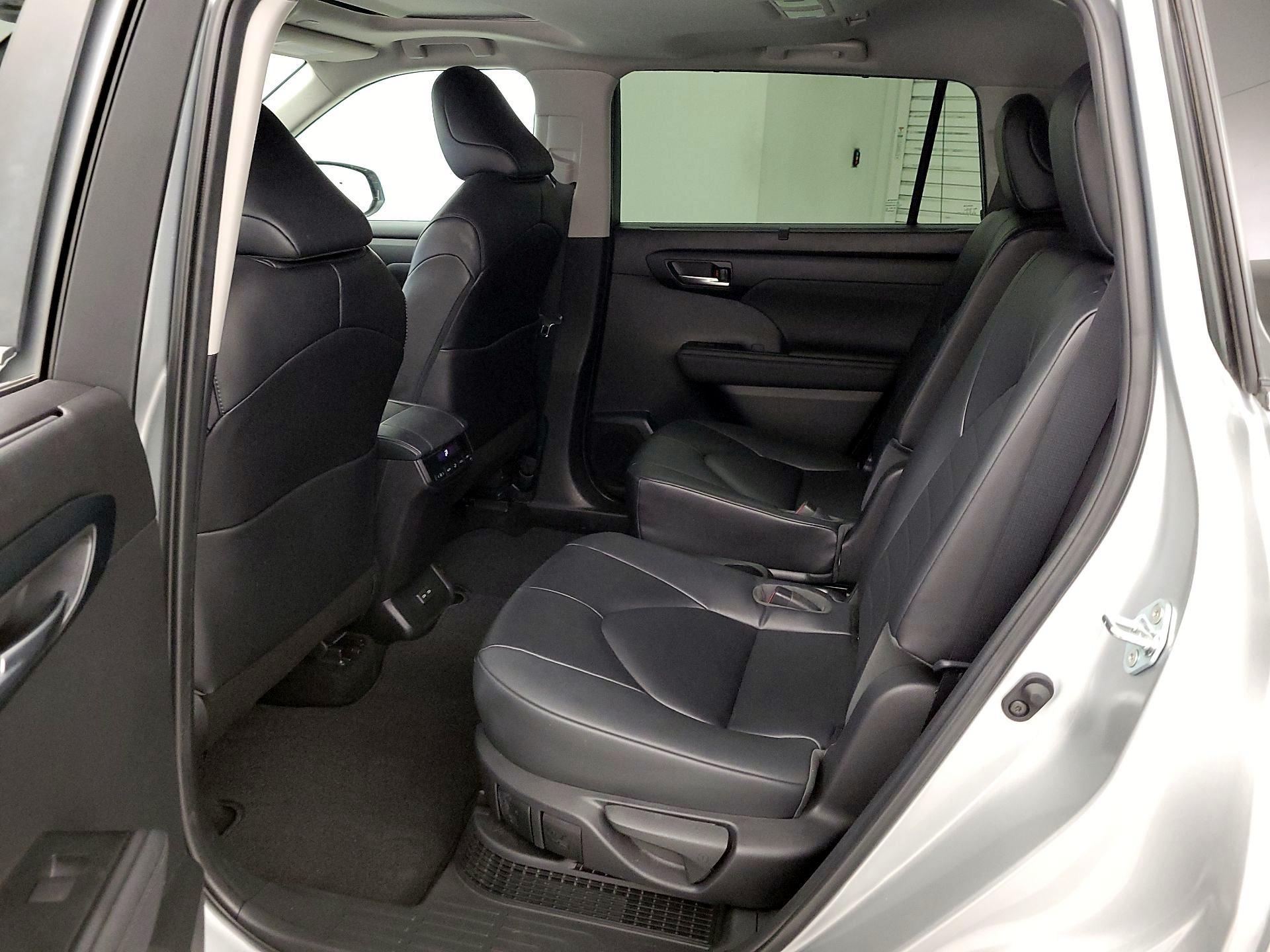 Thumbnail: 2023 Toyota Highlander - 20