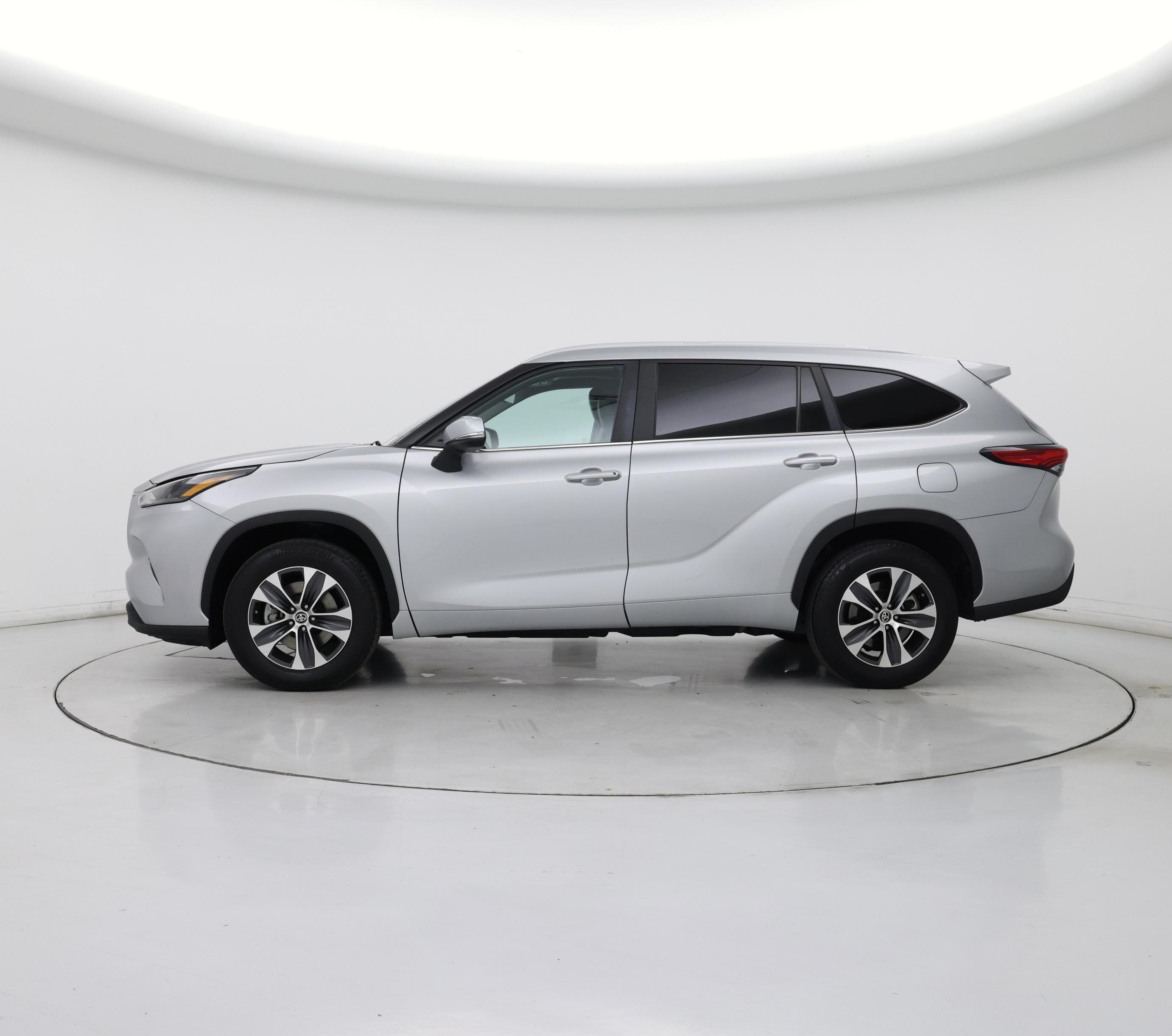 Thumbnail: 2023 Toyota Highlander - 3
