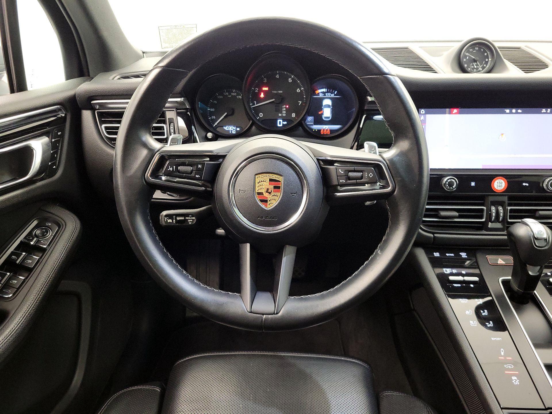 Thumbnail: 2023 Porsche Macan - 10