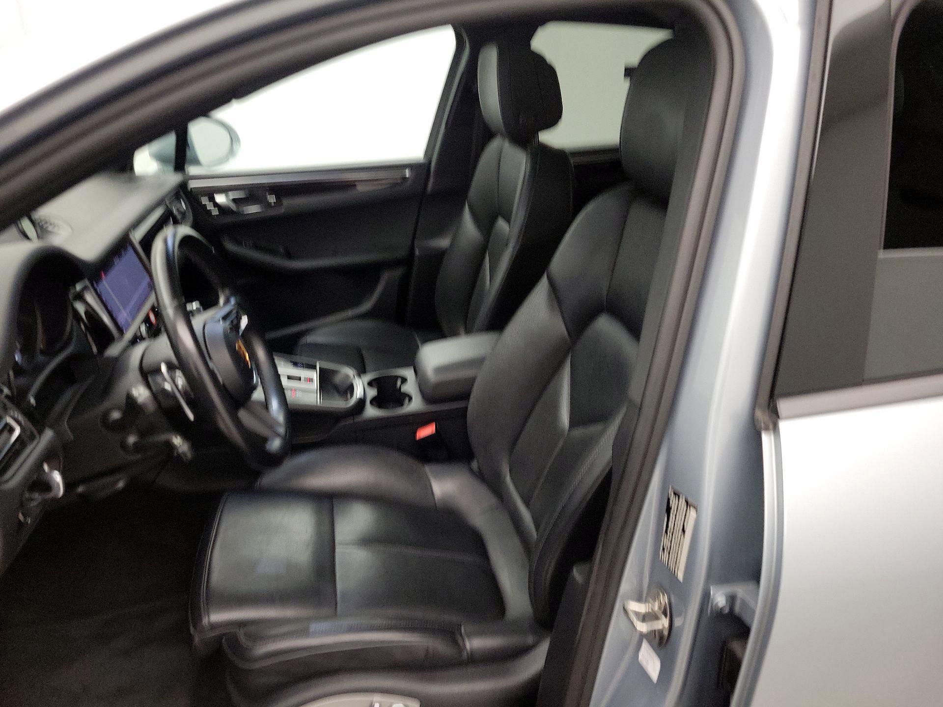 Thumbnail: 2023 Porsche Macan - 11