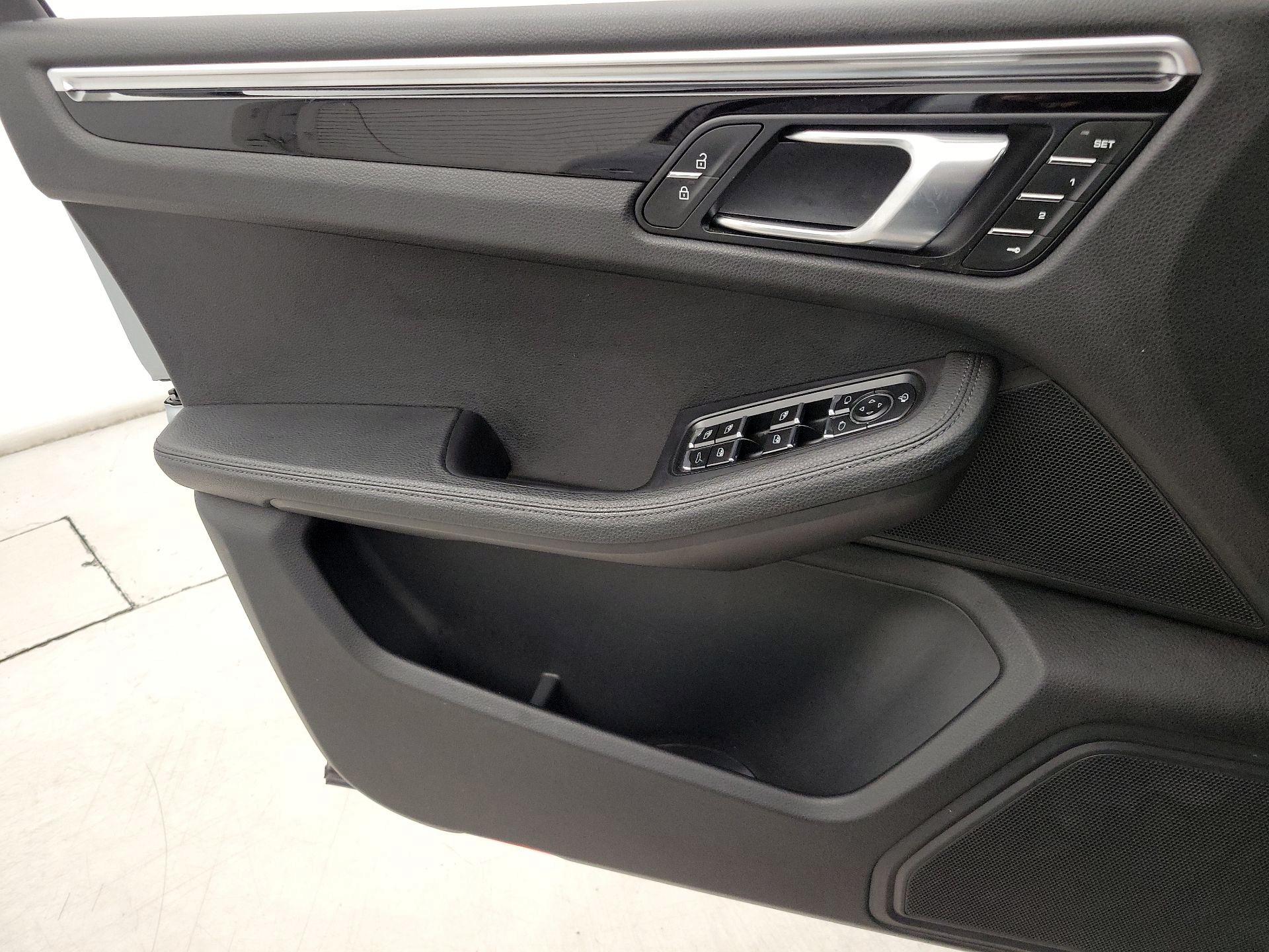 Thumbnail: 2023 Porsche Macan - 12