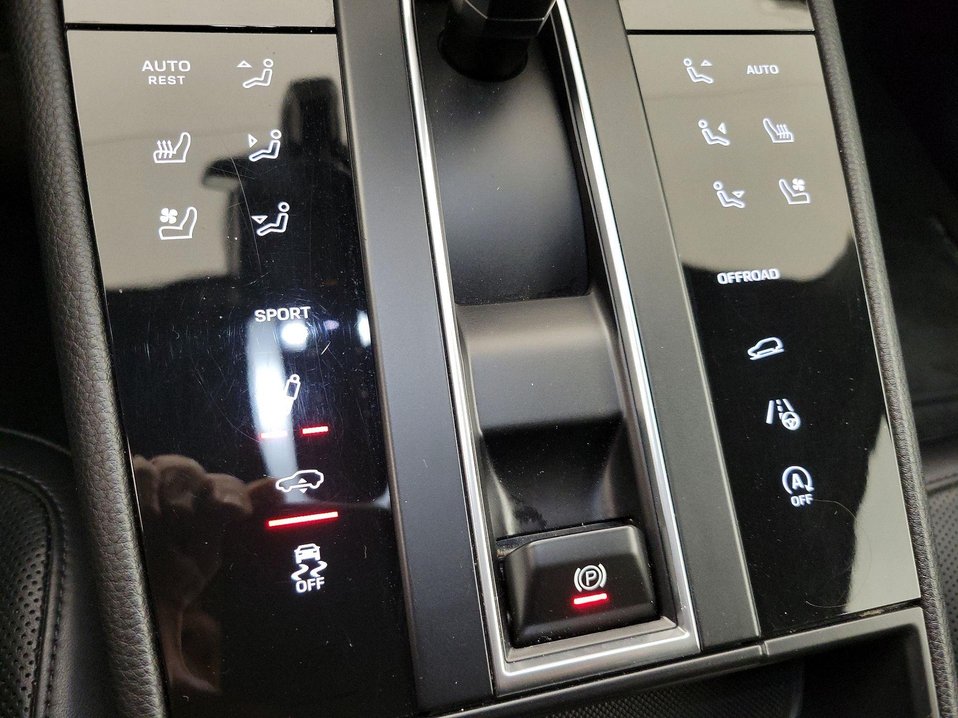 Thumbnail: 2023 Porsche Macan - 17