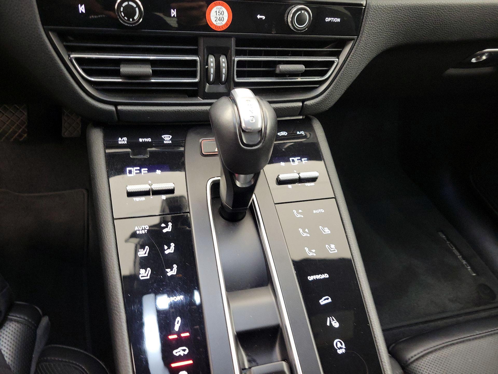 Thumbnail: 2023 Porsche Macan - 18