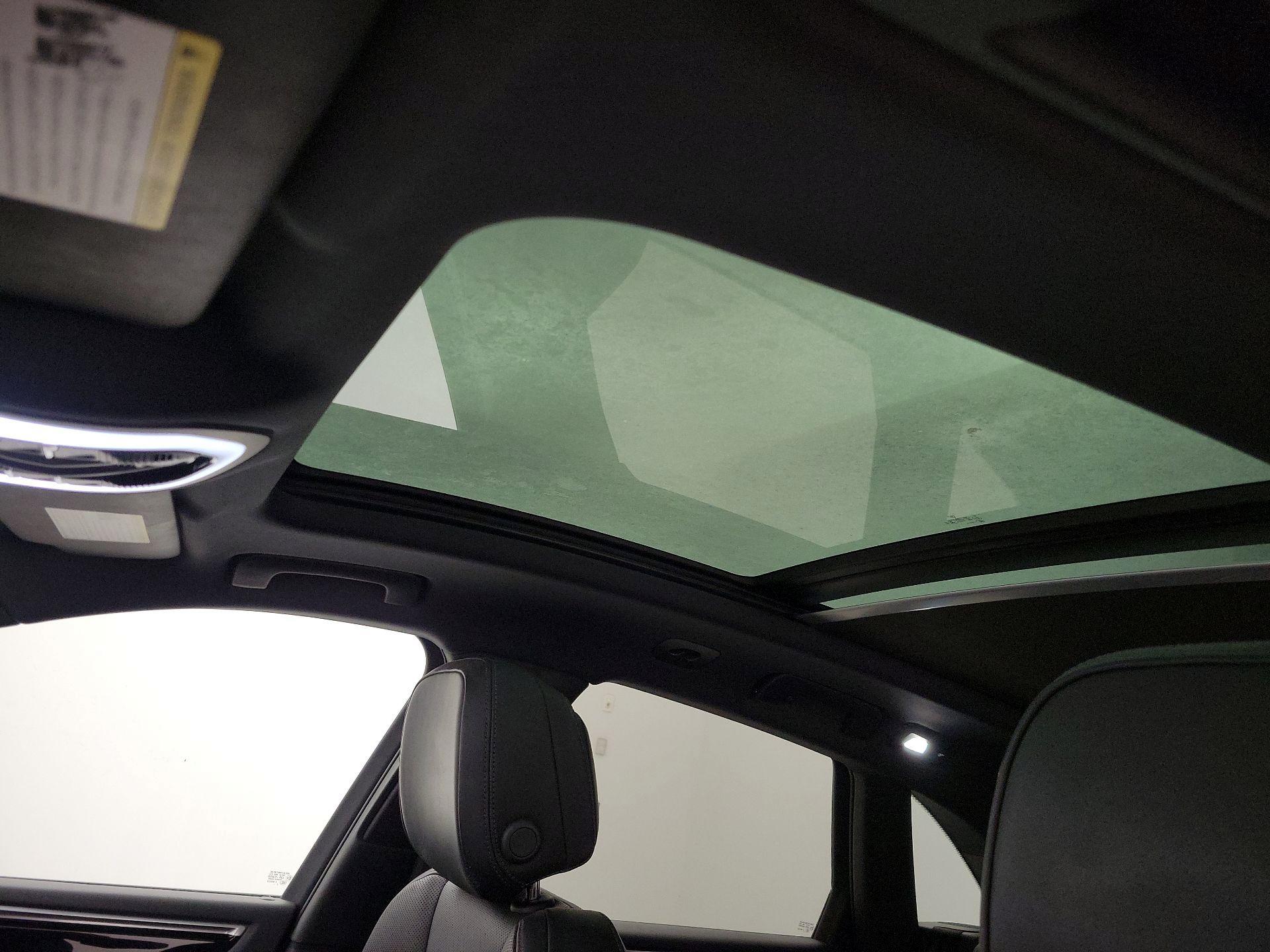 Thumbnail: 2023 Porsche Macan - 19