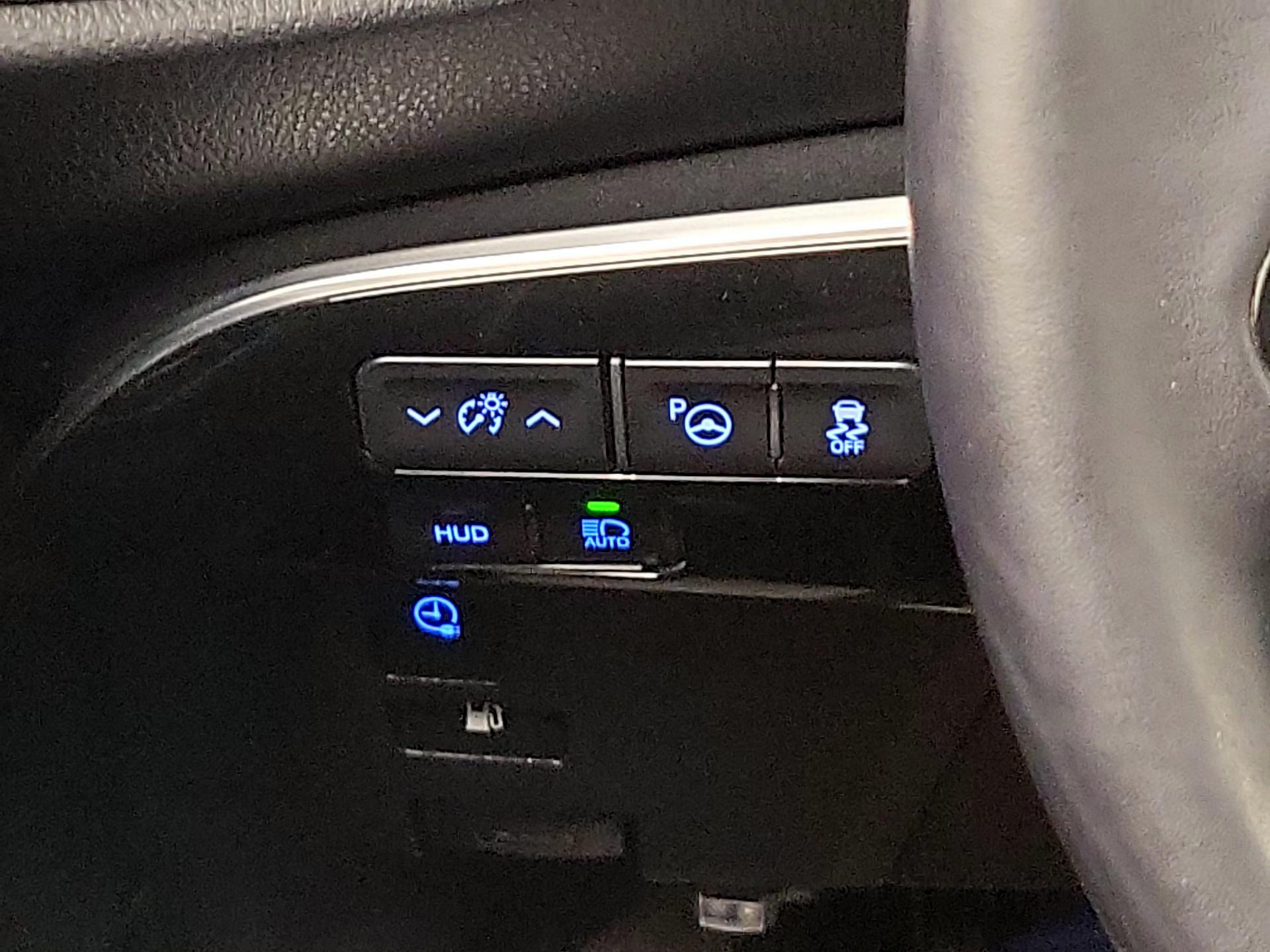 Thumbnail: 2020 Toyota Prius Prime - 13