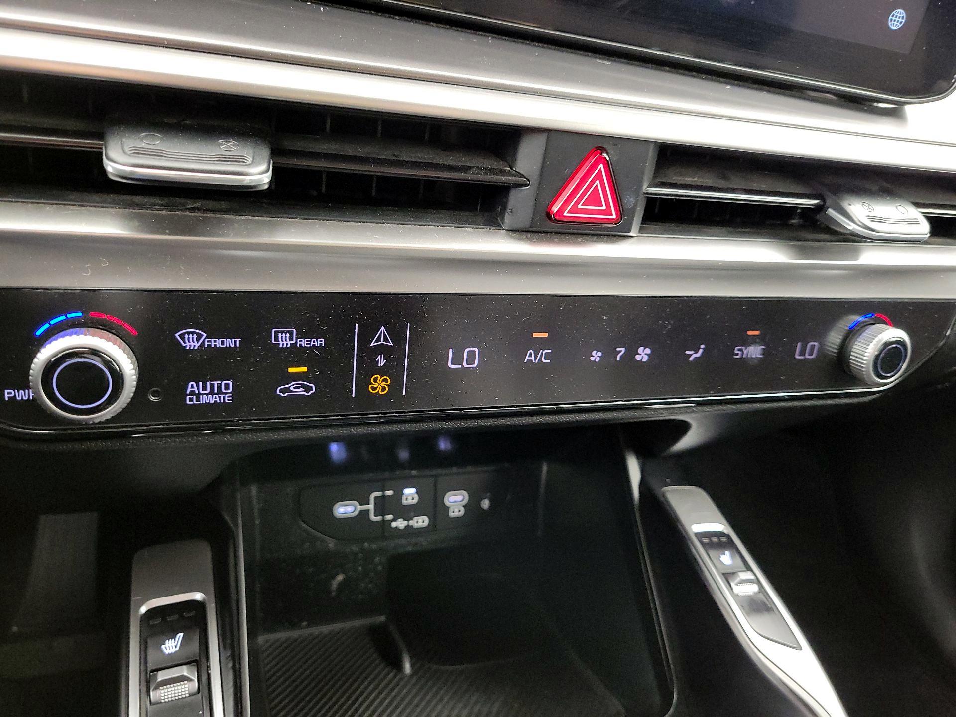 Thumbnail: 2024 Kia Sorento - 17