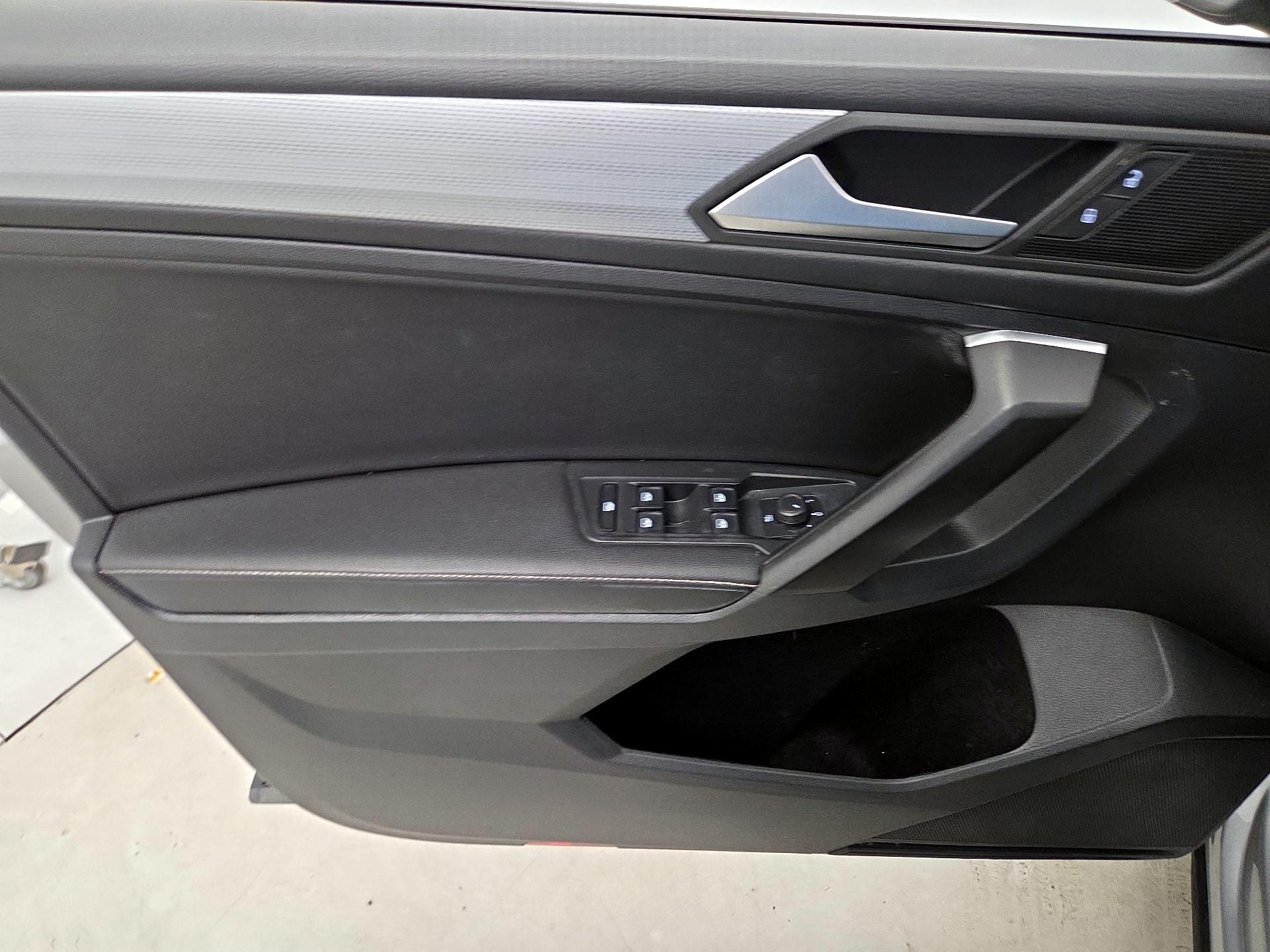 Thumbnail: 2022 Volkswagen Tiguan - 12