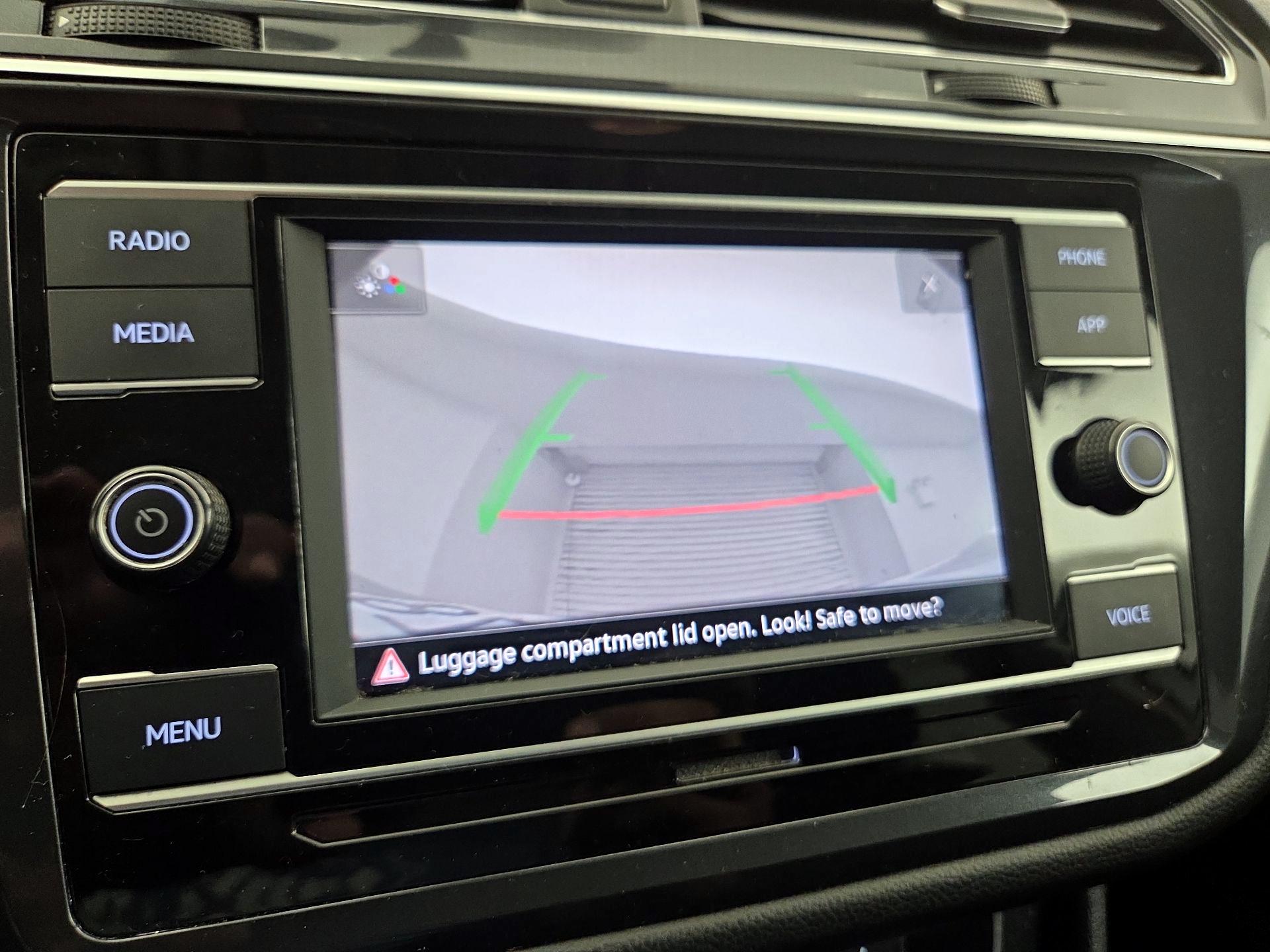 Thumbnail: 2022 Volkswagen Tiguan - 14