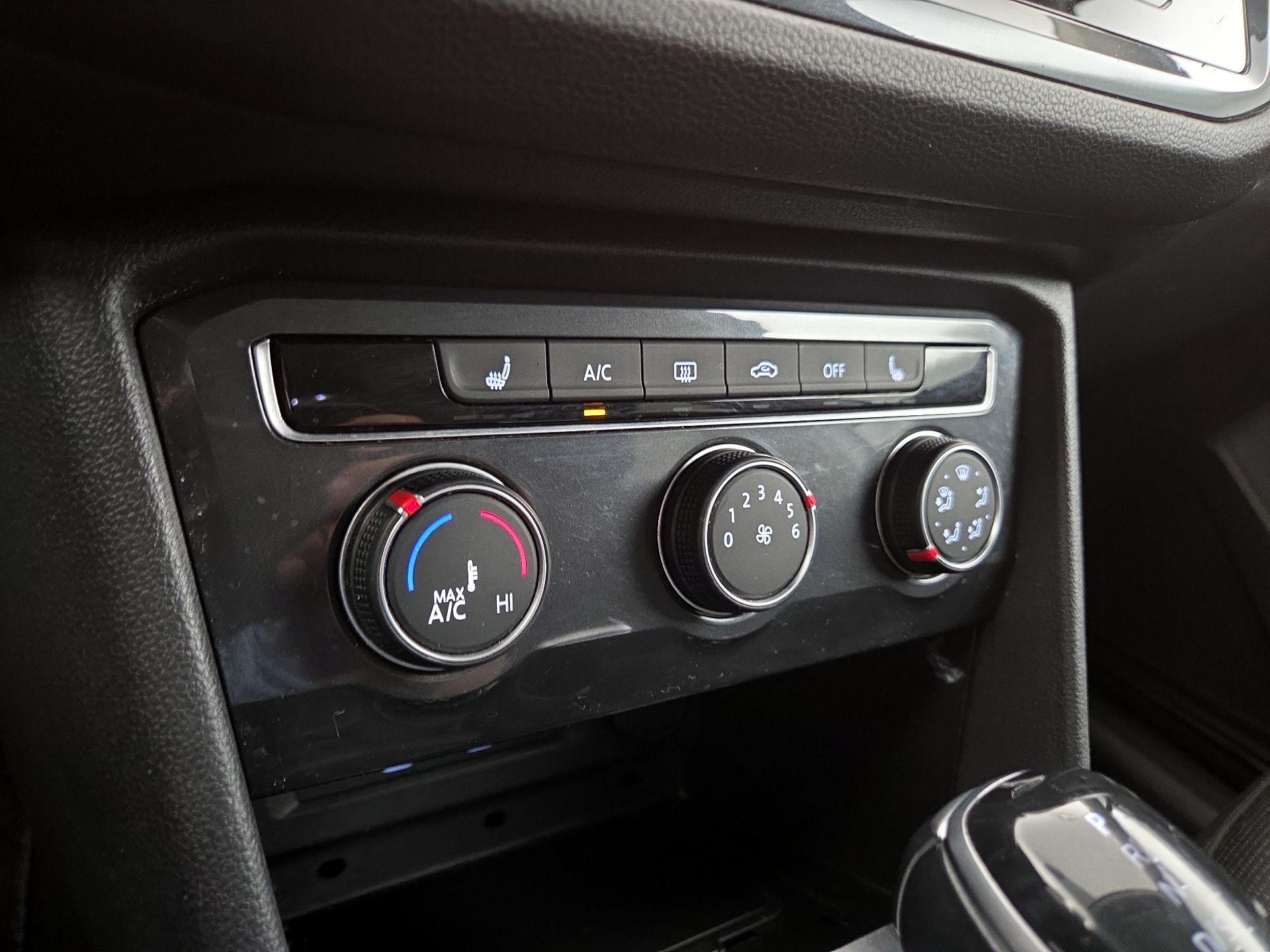 Thumbnail: 2022 Volkswagen Tiguan - 16