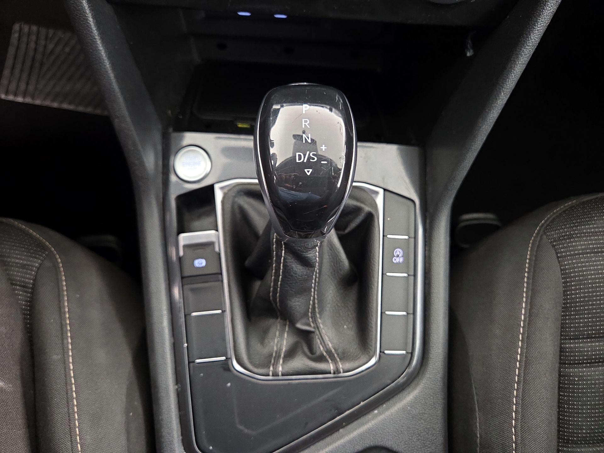 Thumbnail: 2022 Volkswagen Tiguan - 17