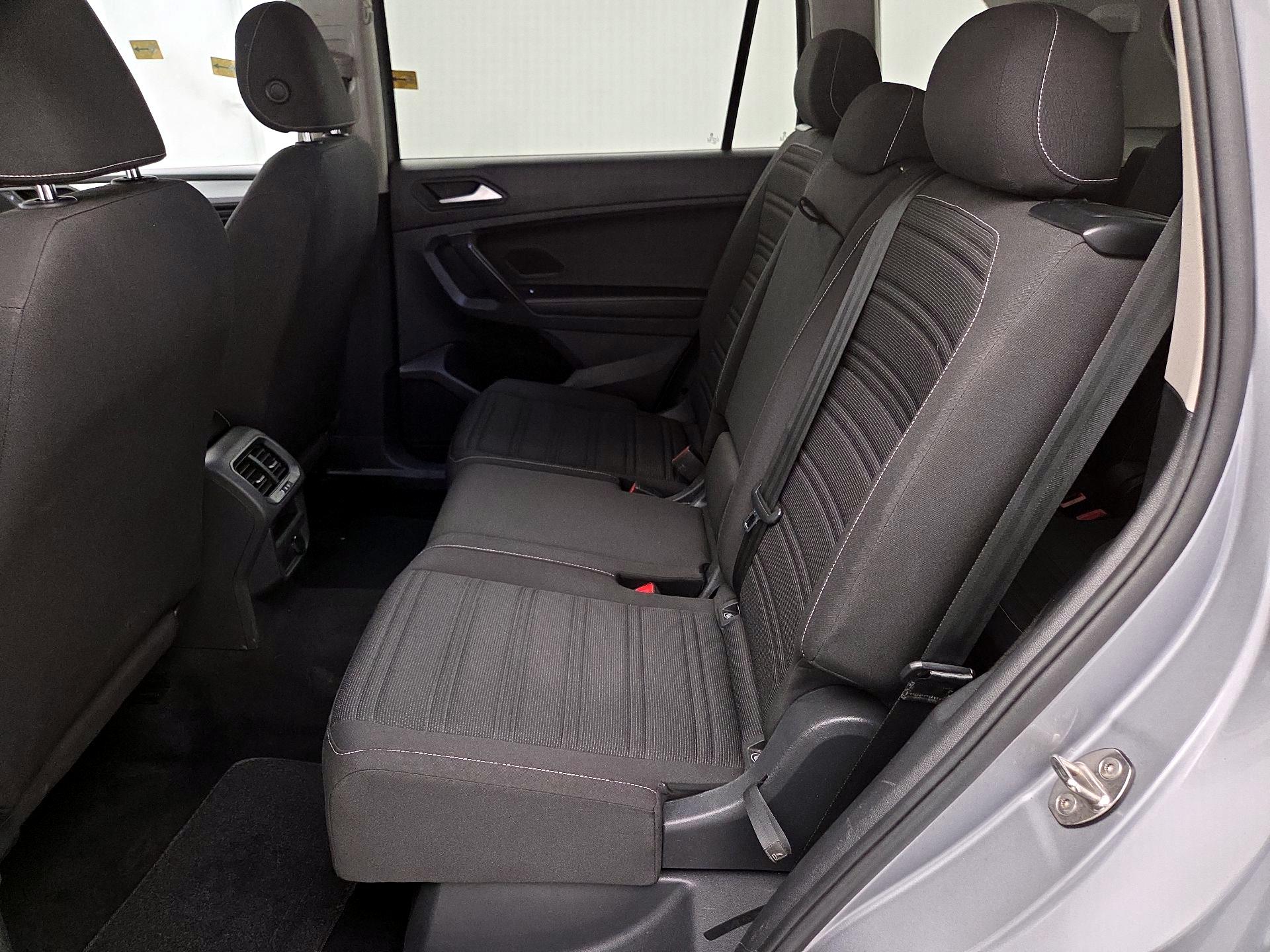 Thumbnail: 2022 Volkswagen Tiguan - 19