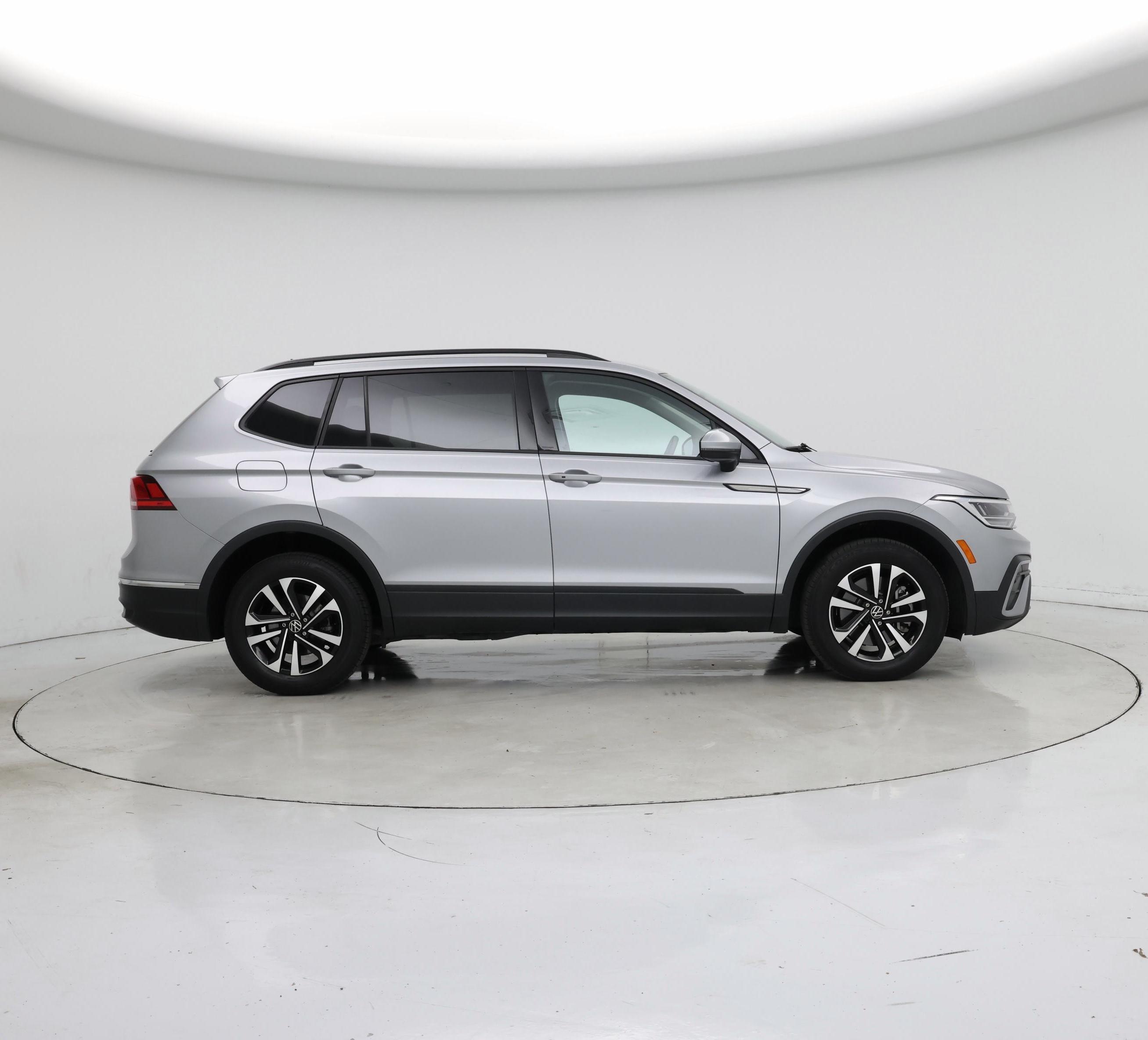 Thumbnail: 2022 Volkswagen Tiguan - 7