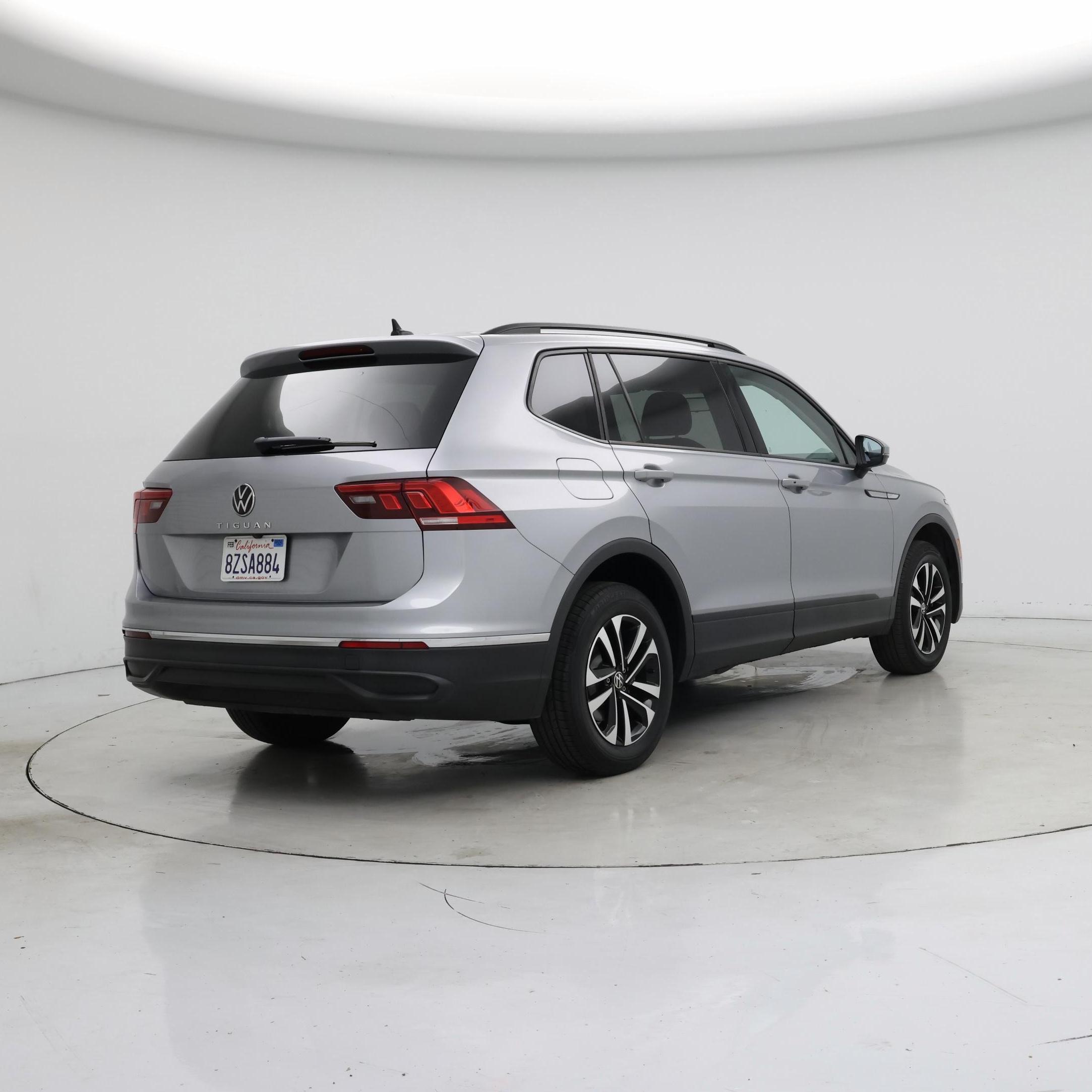 Thumbnail: 2022 Volkswagen Tiguan - 8