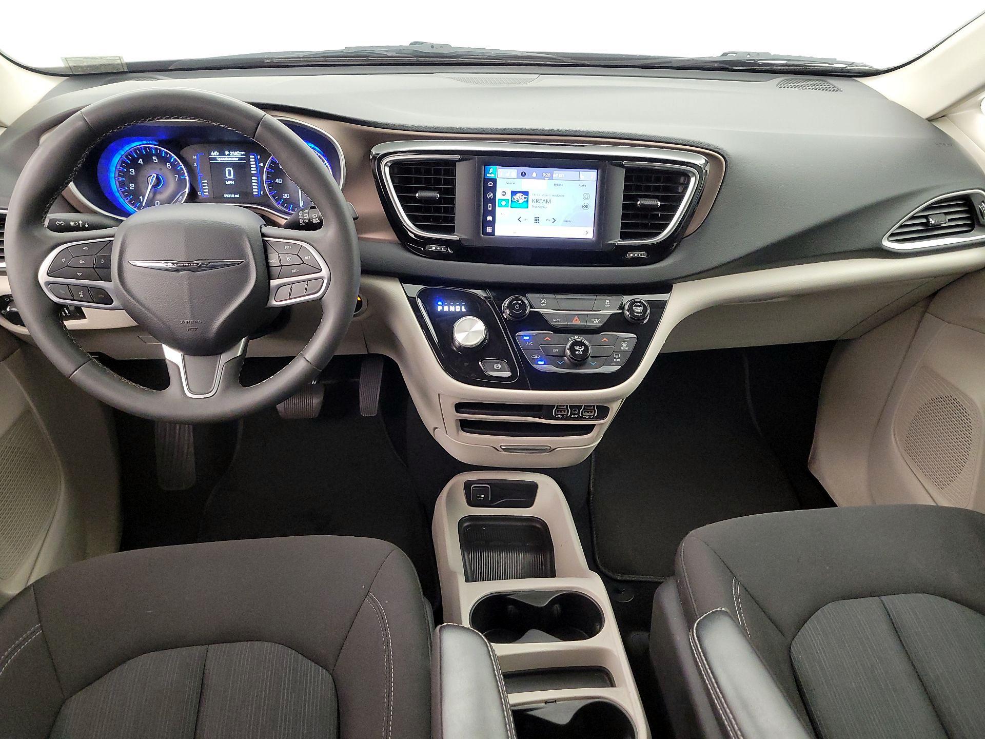 Thumbnail: 2023 Chrysler Voyager - 9