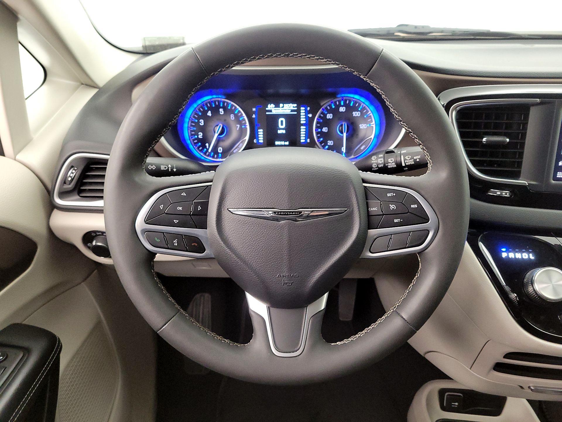 Thumbnail: 2023 Chrysler Voyager - 10