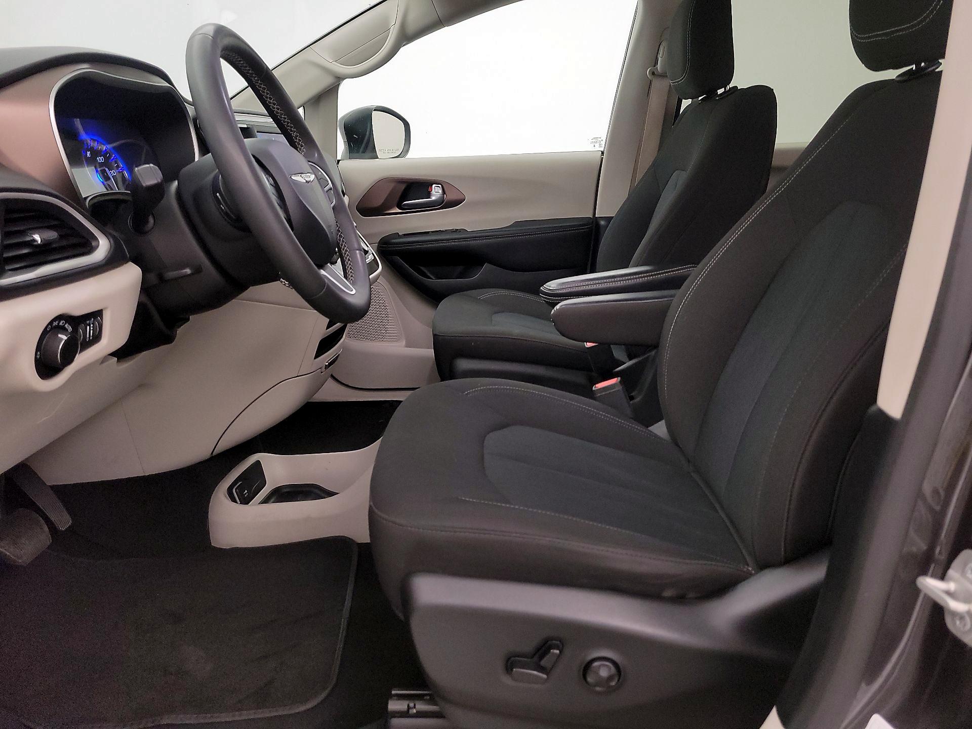 Thumbnail: 2023 Chrysler Voyager - 11