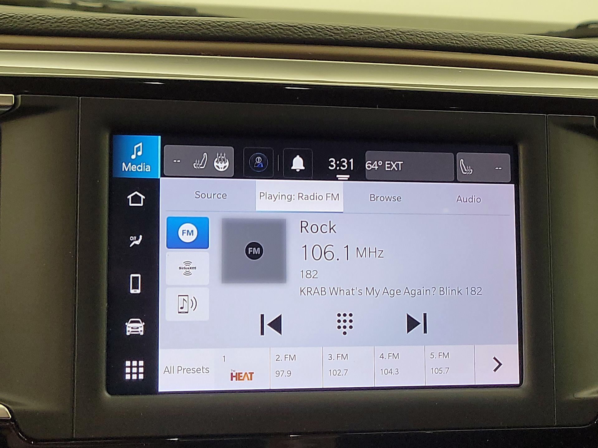 Thumbnail: 2023 Chrysler Voyager - 15