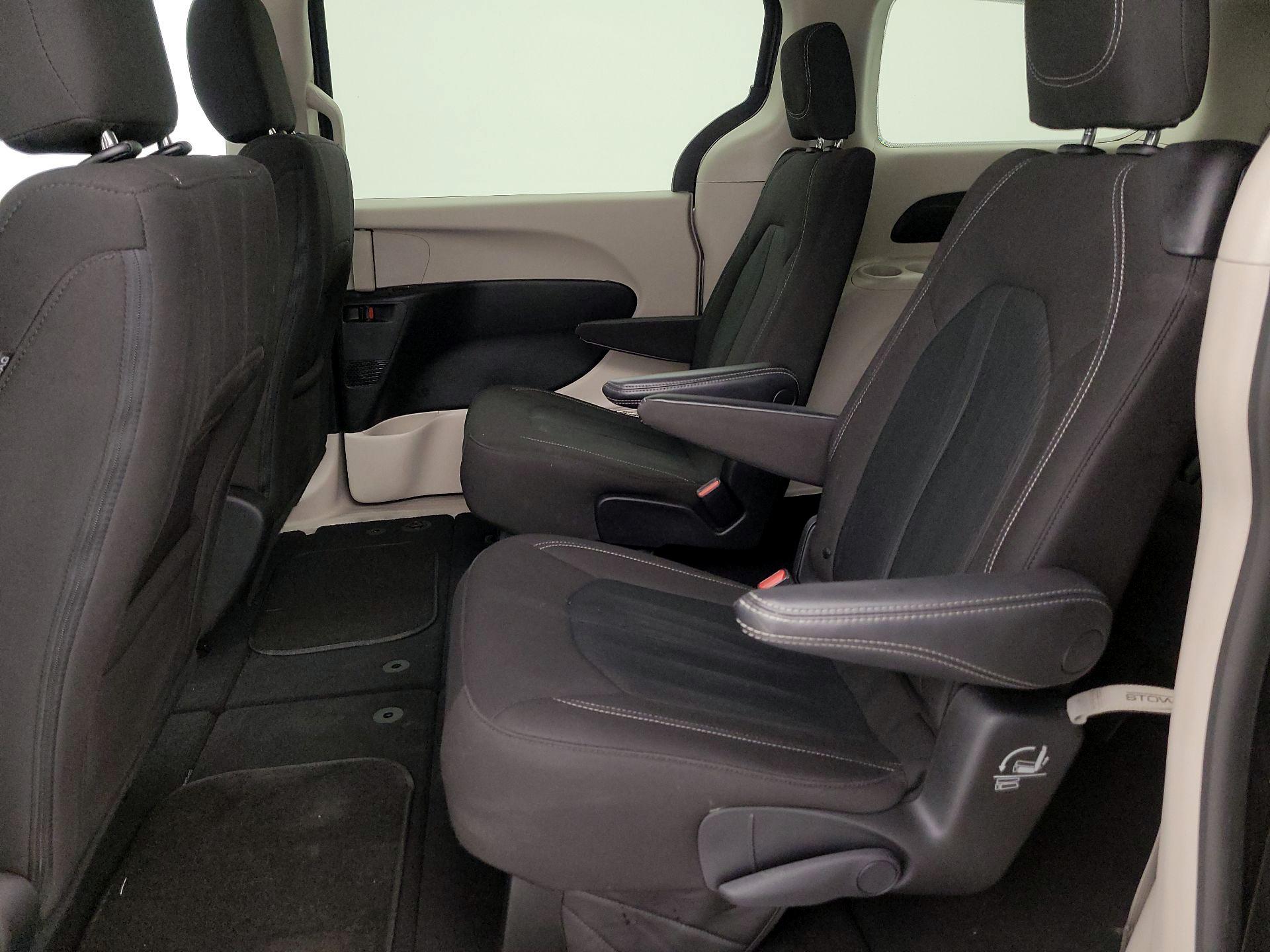 Thumbnail: 2023 Chrysler Voyager - 19