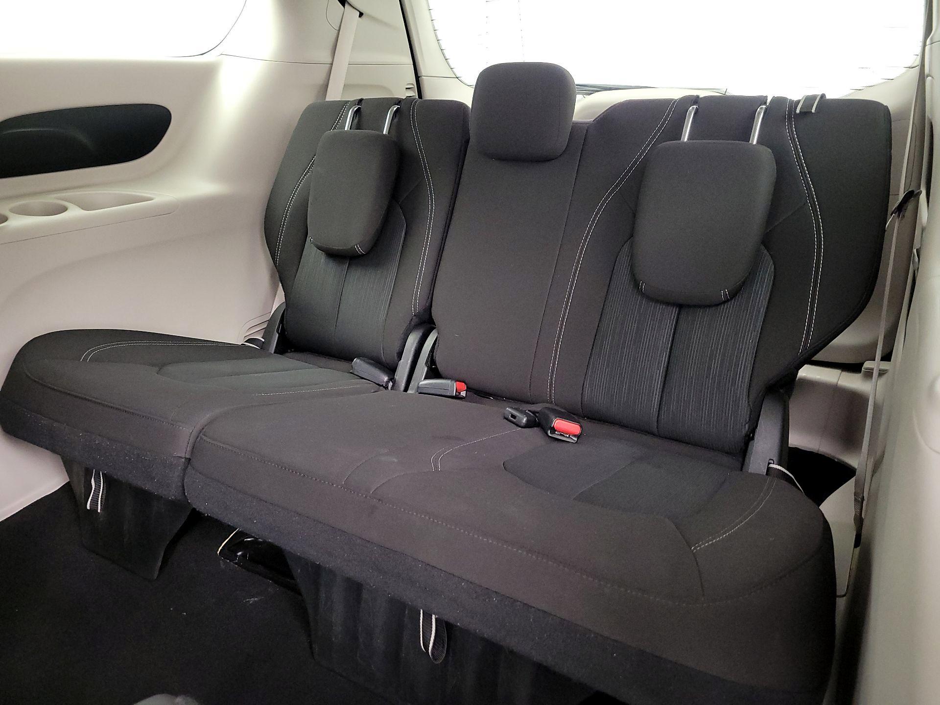 Thumbnail: 2023 Chrysler Voyager - 20