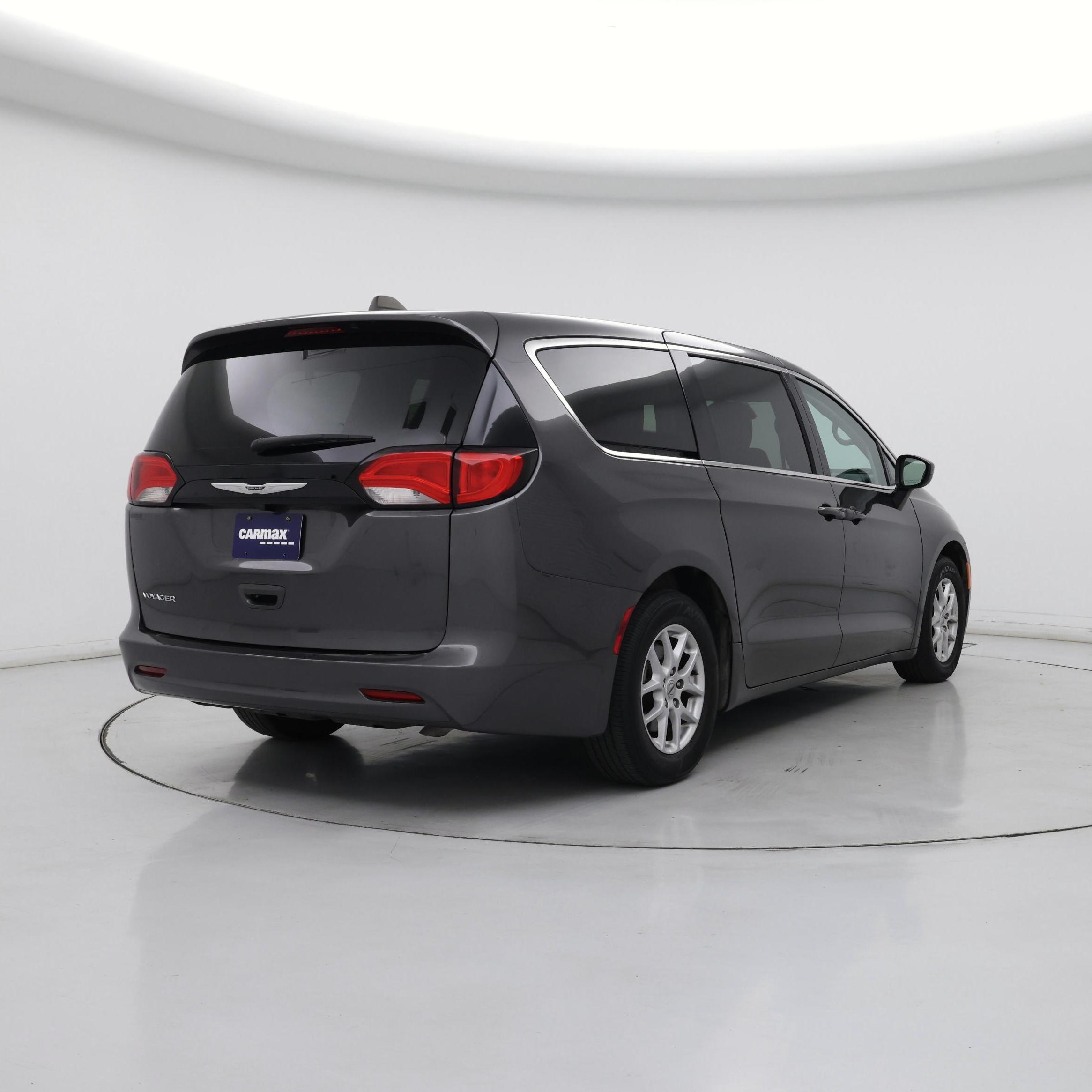 Thumbnail: 2023 Chrysler Voyager - 8