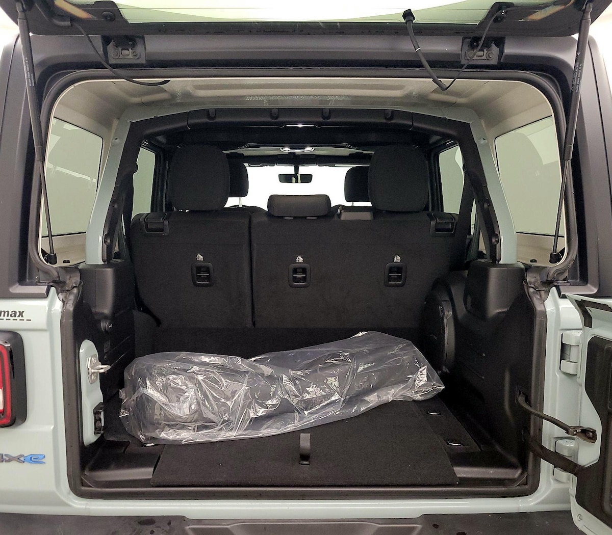 Trunk/Cargo (Seats Up)