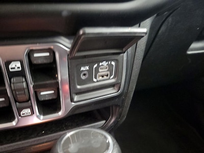 USB/AUX Ports