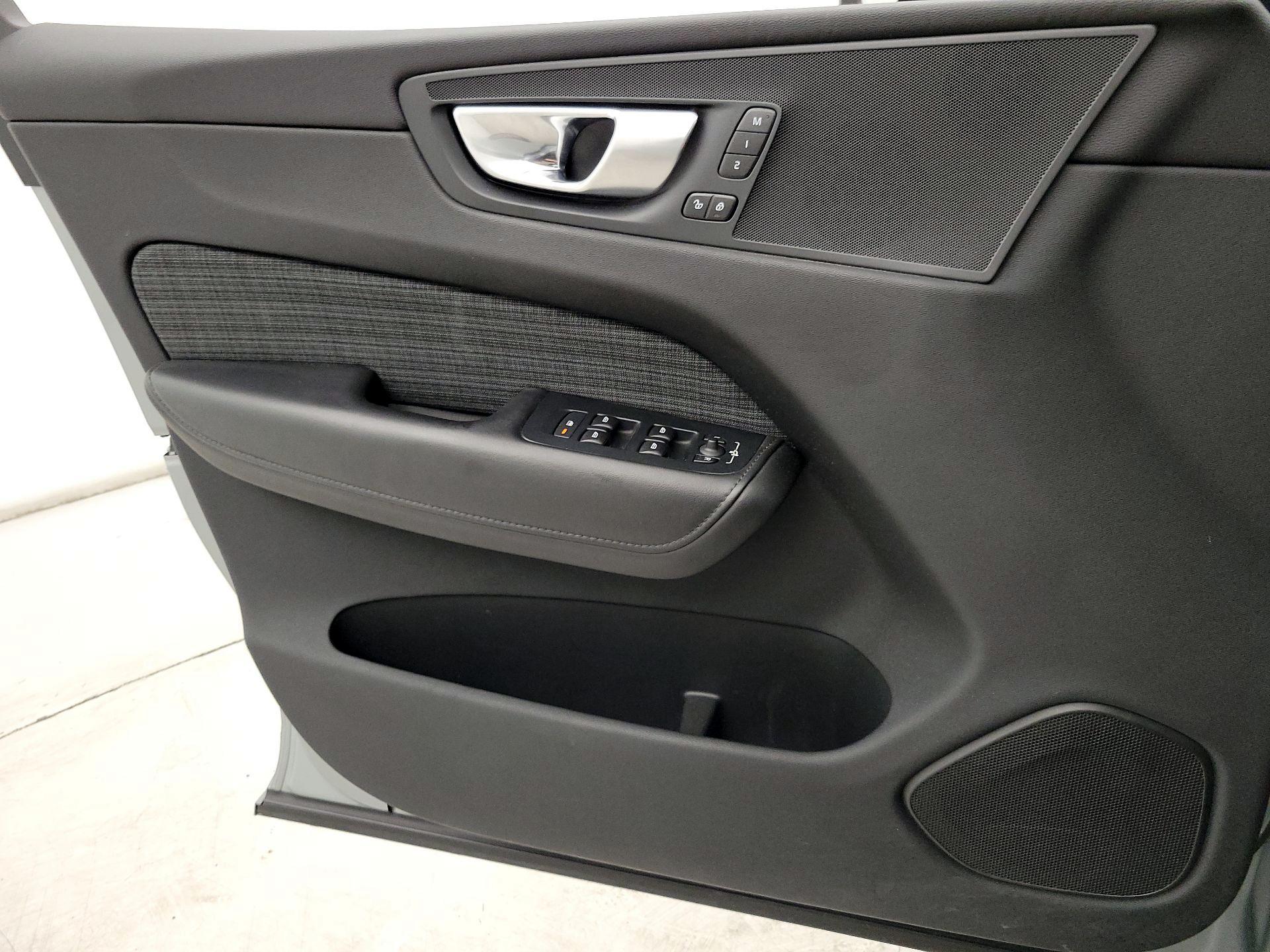 Thumbnail: 2024 Volvo XC60 - 12