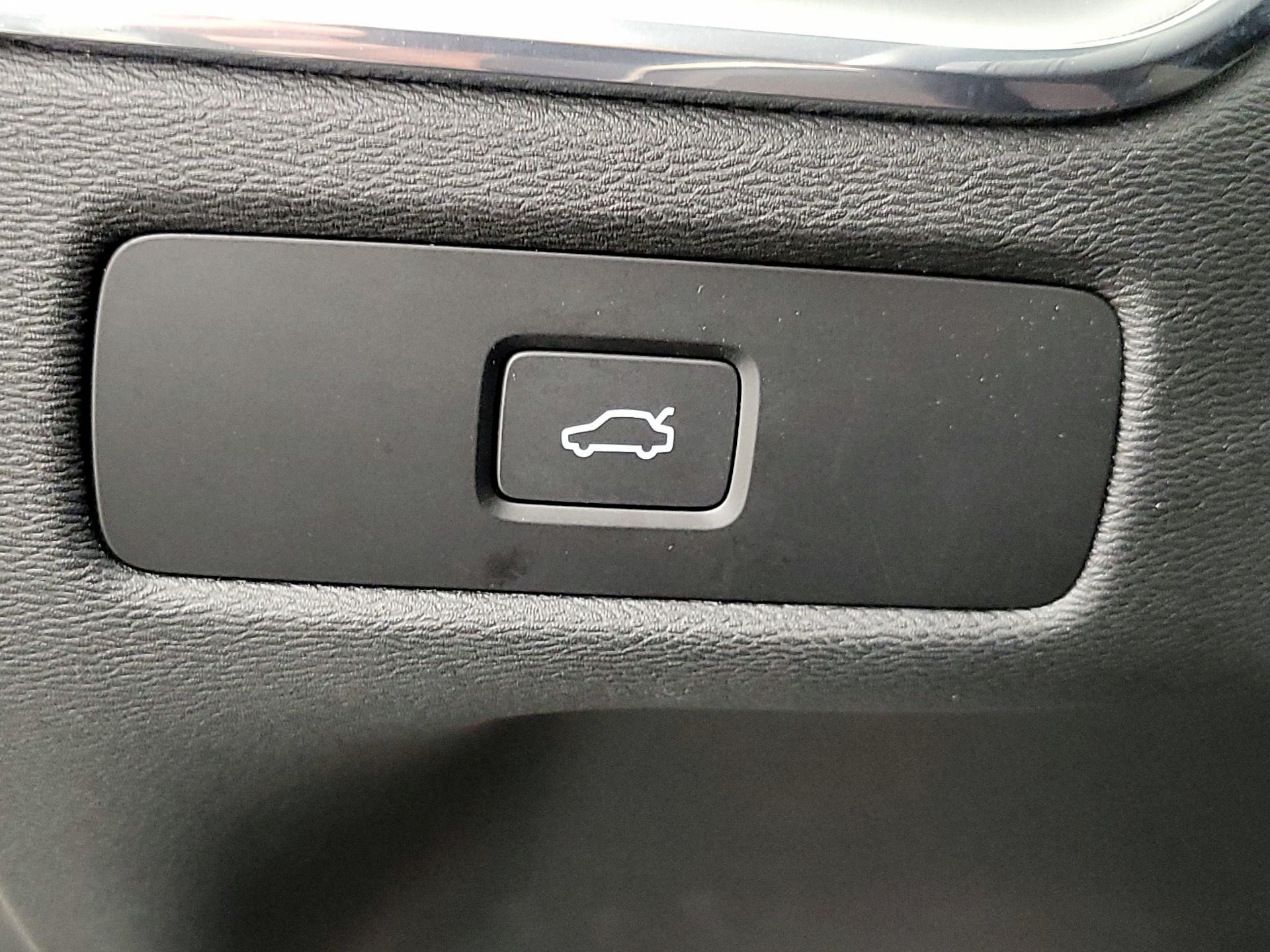 Thumbnail: 2024 Volvo XC60 - 13