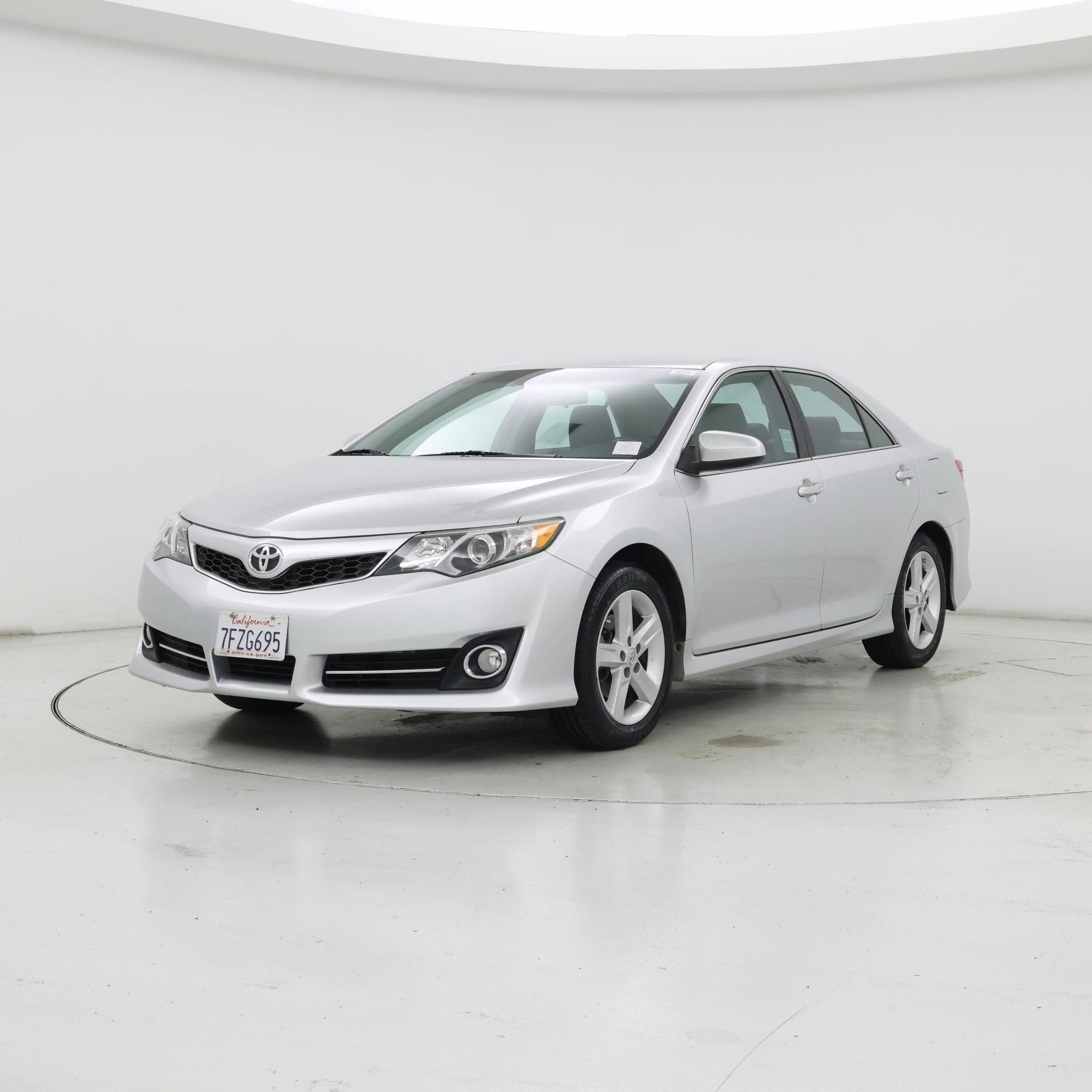 Thumbnail: 2014 Toyota Camry - 4