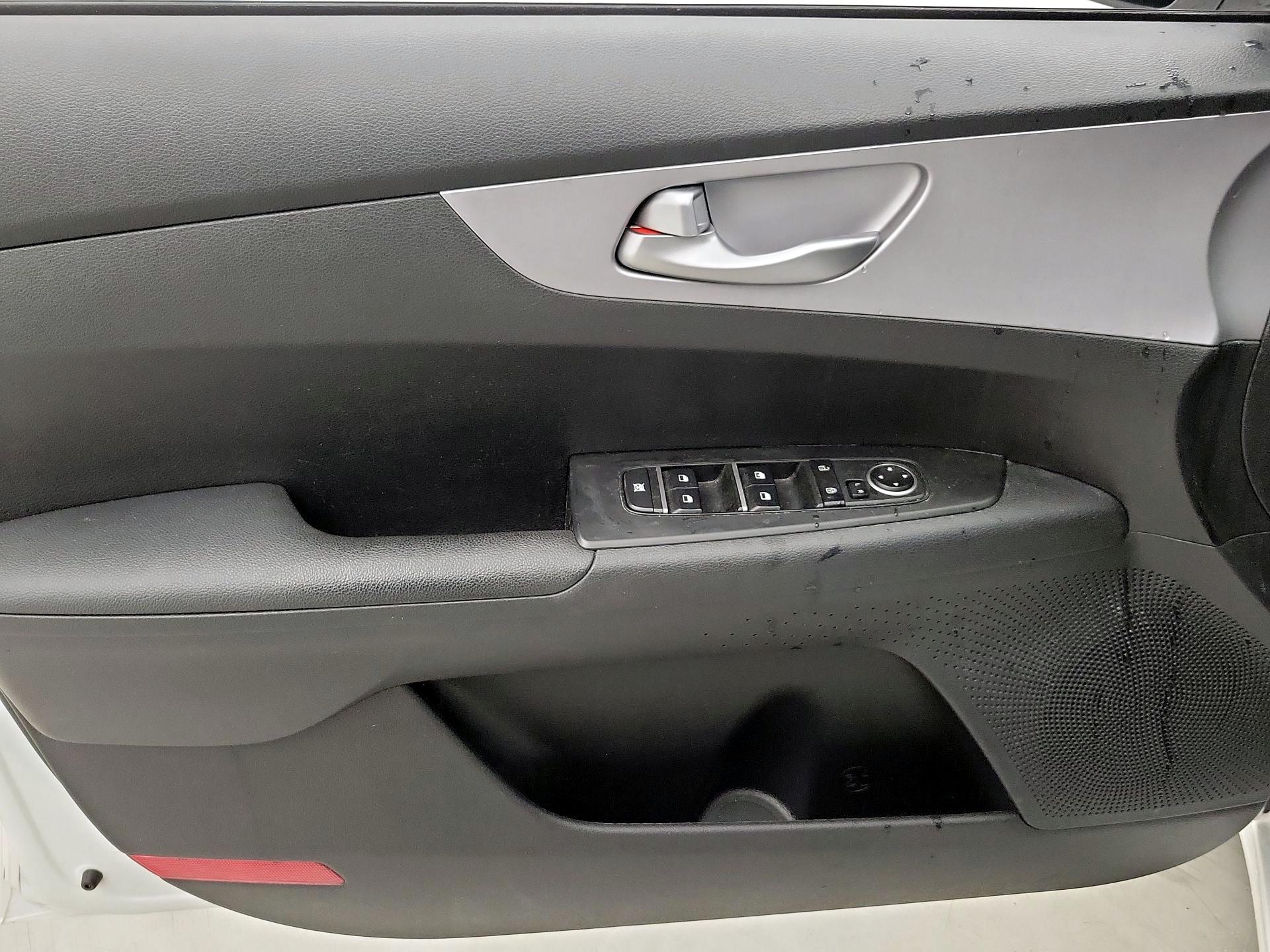 Thumbnail: 2023 Kia Forte - 12