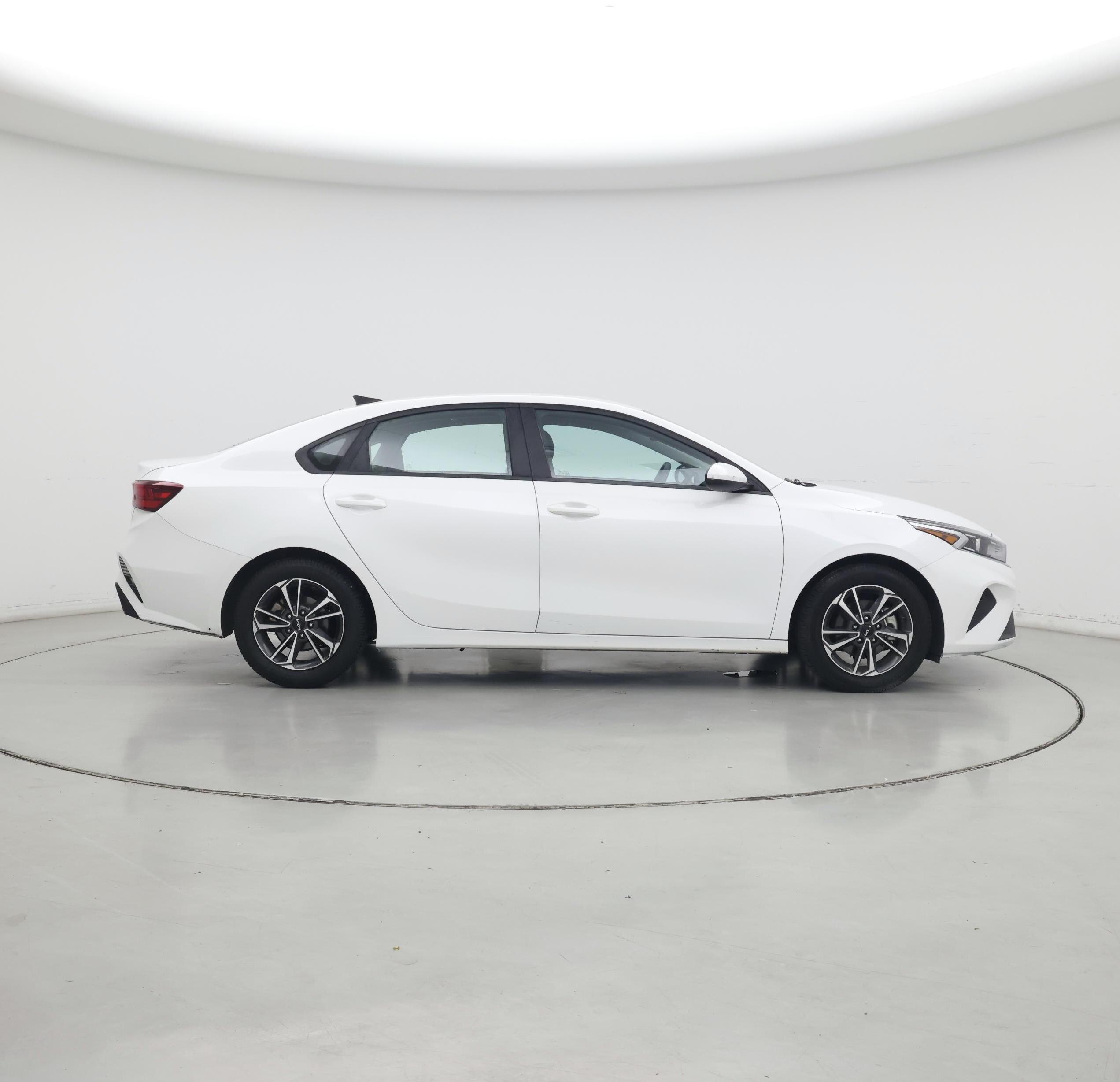 Thumbnail: 2023 Kia Forte - 7