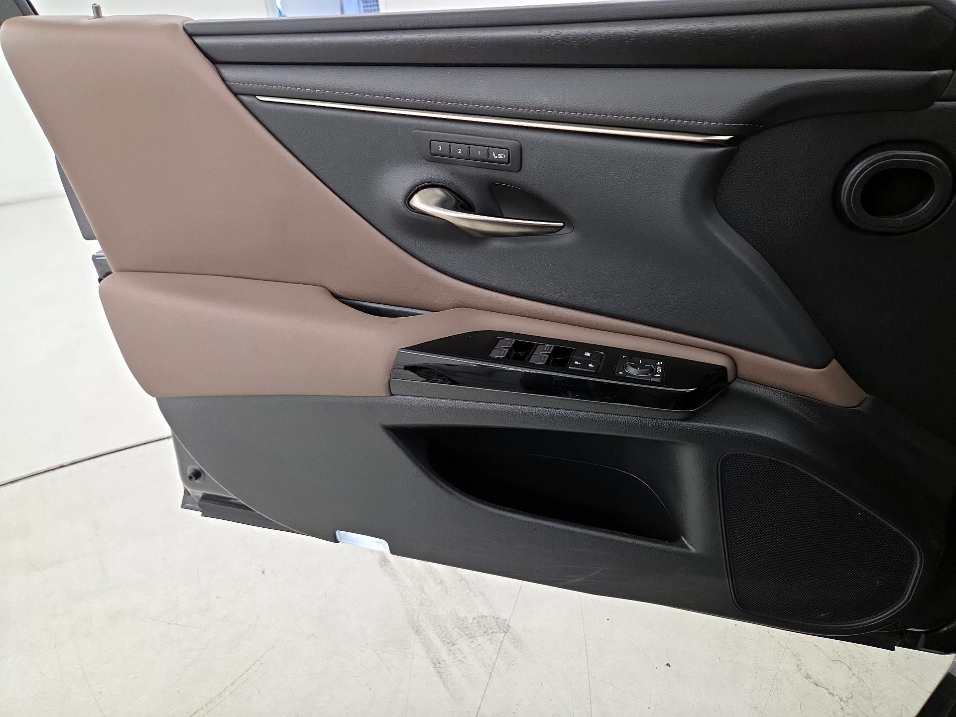 Thumbnail: 2023 Lexus ES - 12