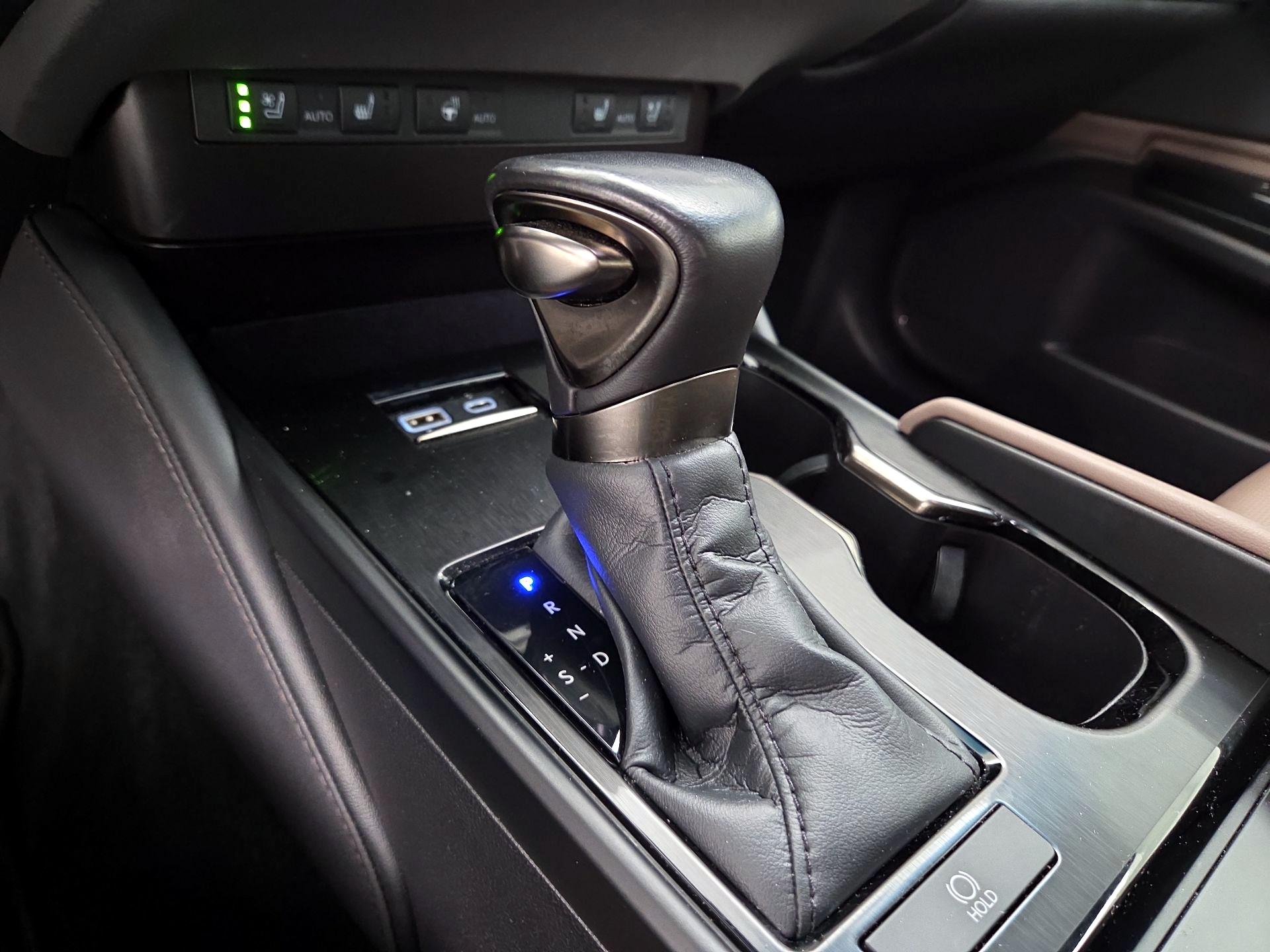 Thumbnail: 2023 Lexus ES - 17