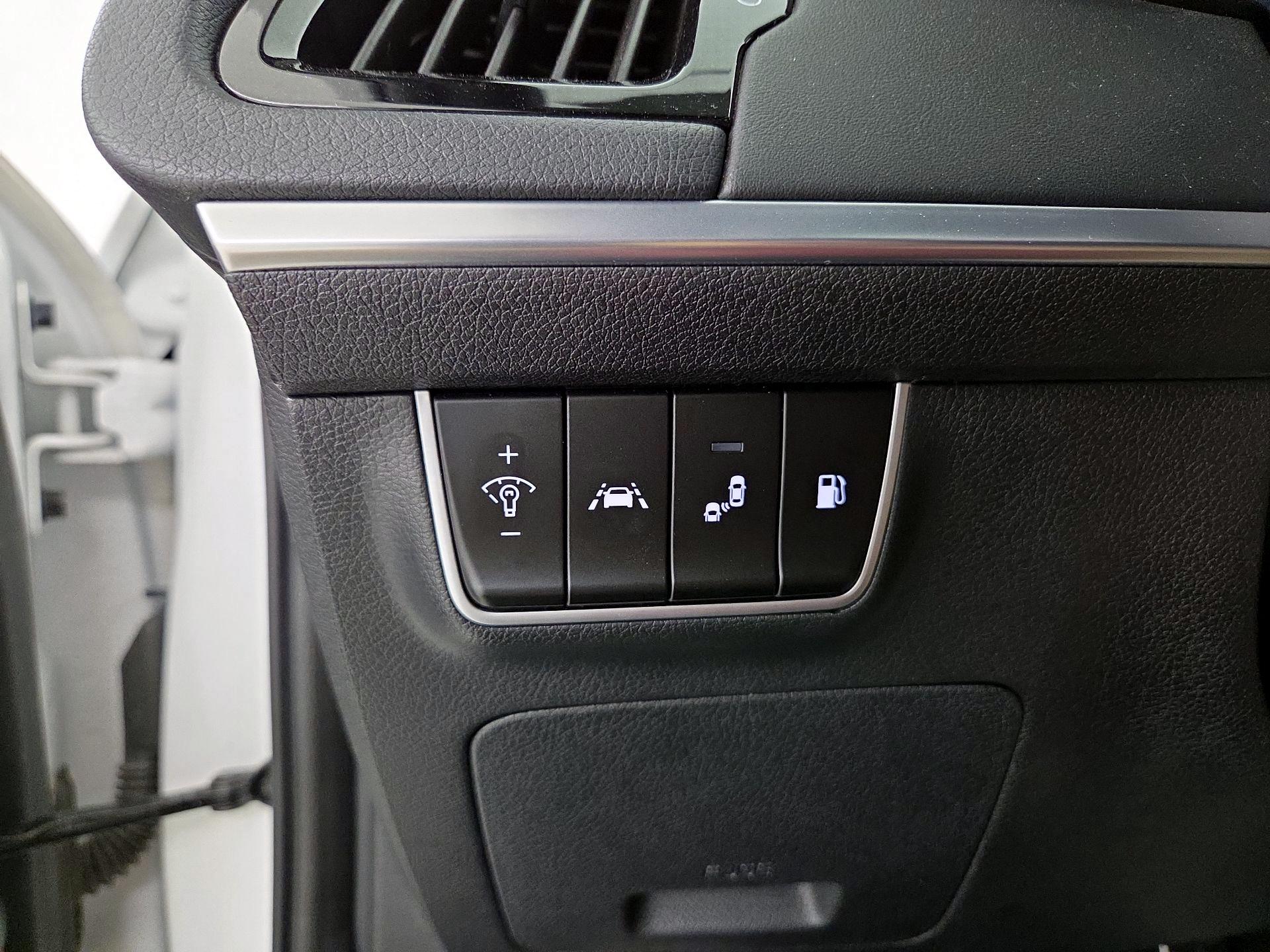 Thumbnail: 2019 Kia Stinger - 13