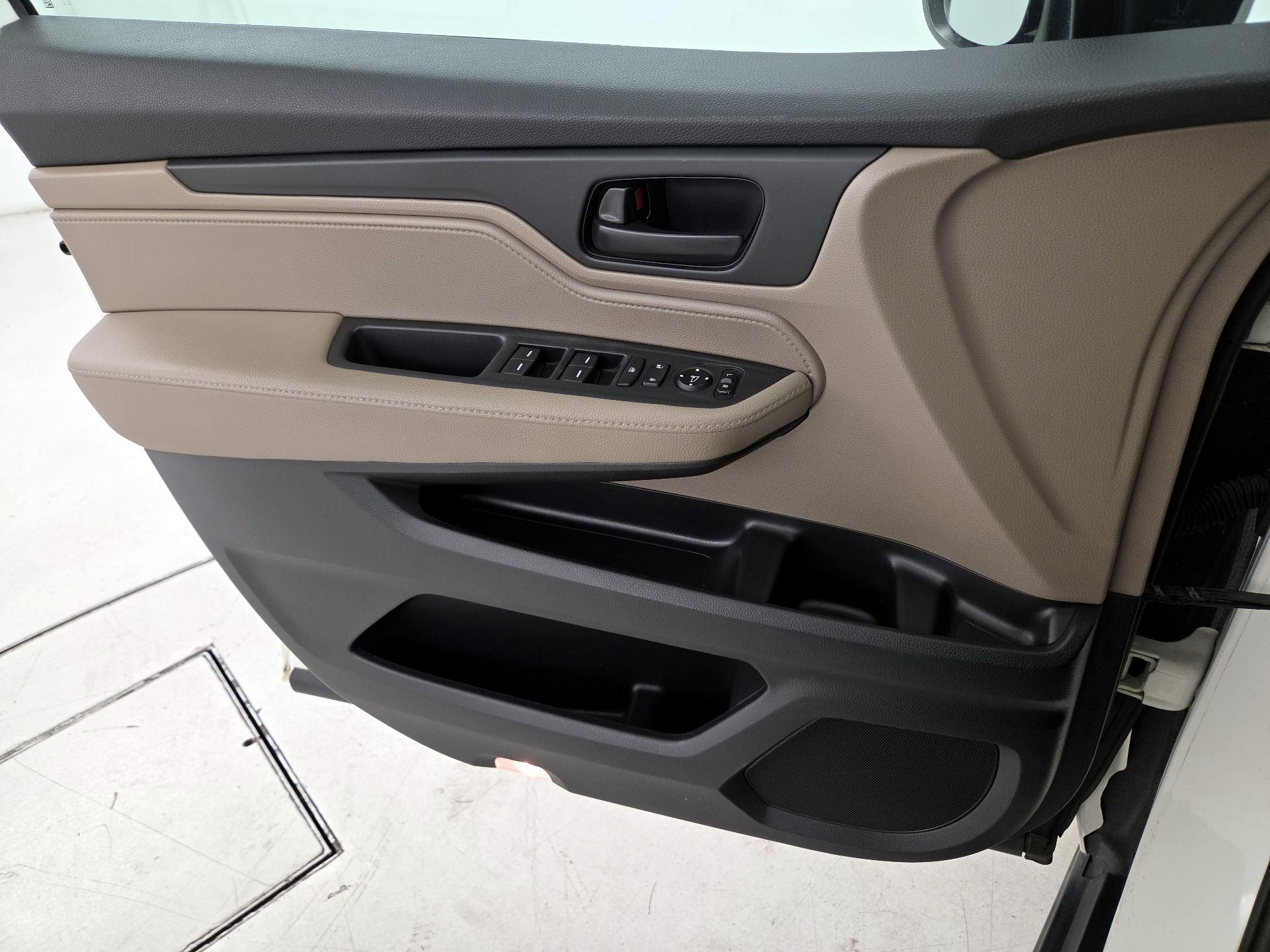 Thumbnail: 2019 Honda Odyssey - 12