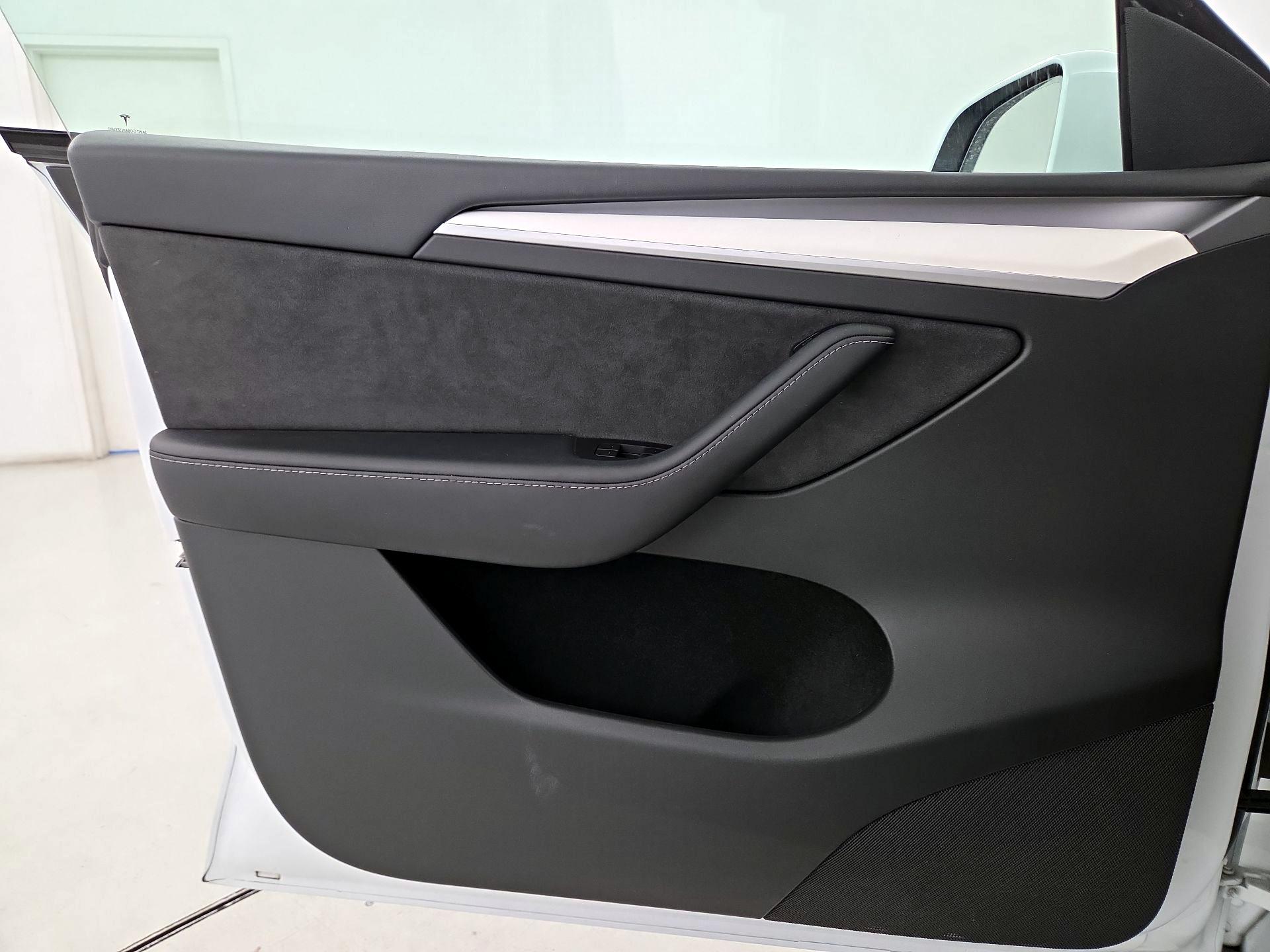 Thumbnail: 2023 Tesla Model Y - 12