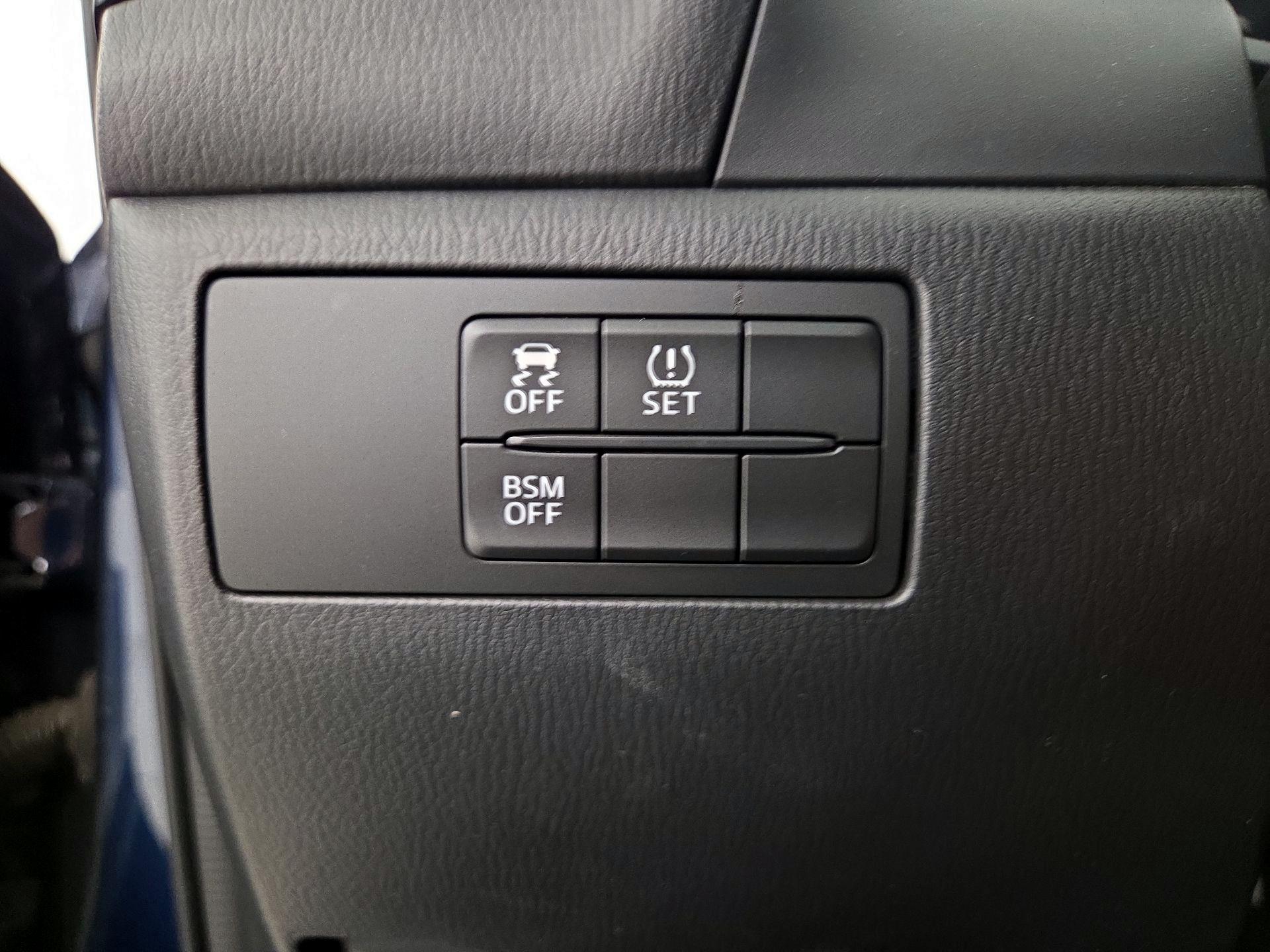 Thumbnail: 2015 Mazda Mazda3 - 13