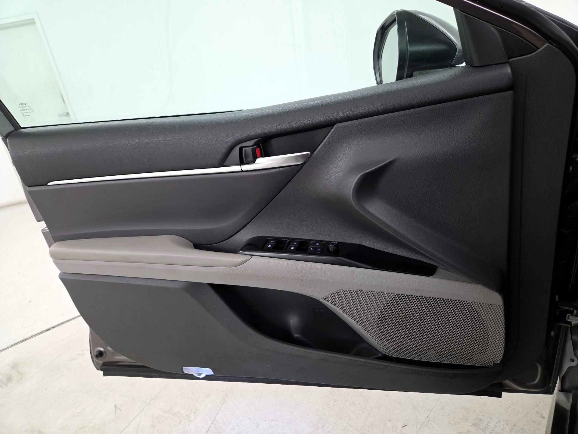 Thumbnail: 2019 Toyota Camry - 12