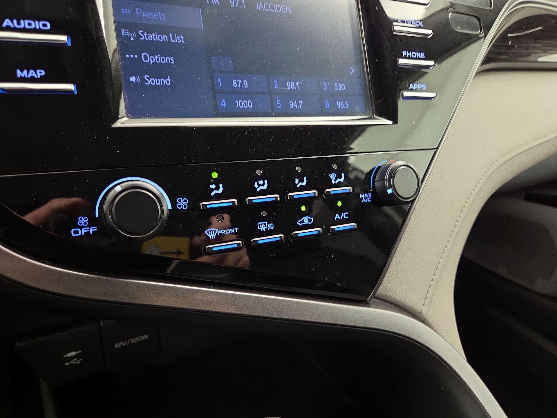 Thumbnail: 2019 Toyota Camry - 16