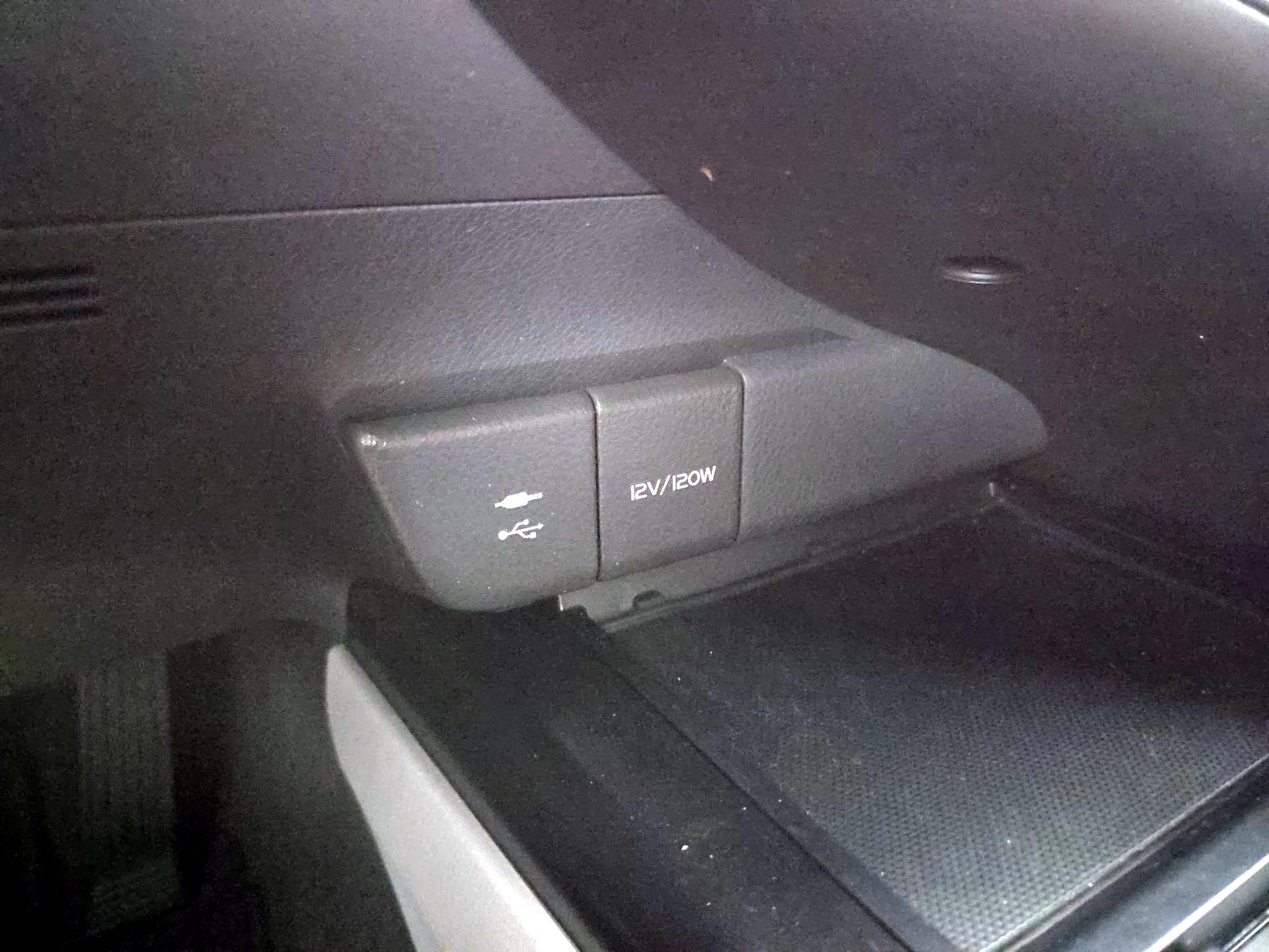 Thumbnail: 2019 Toyota Camry - 18