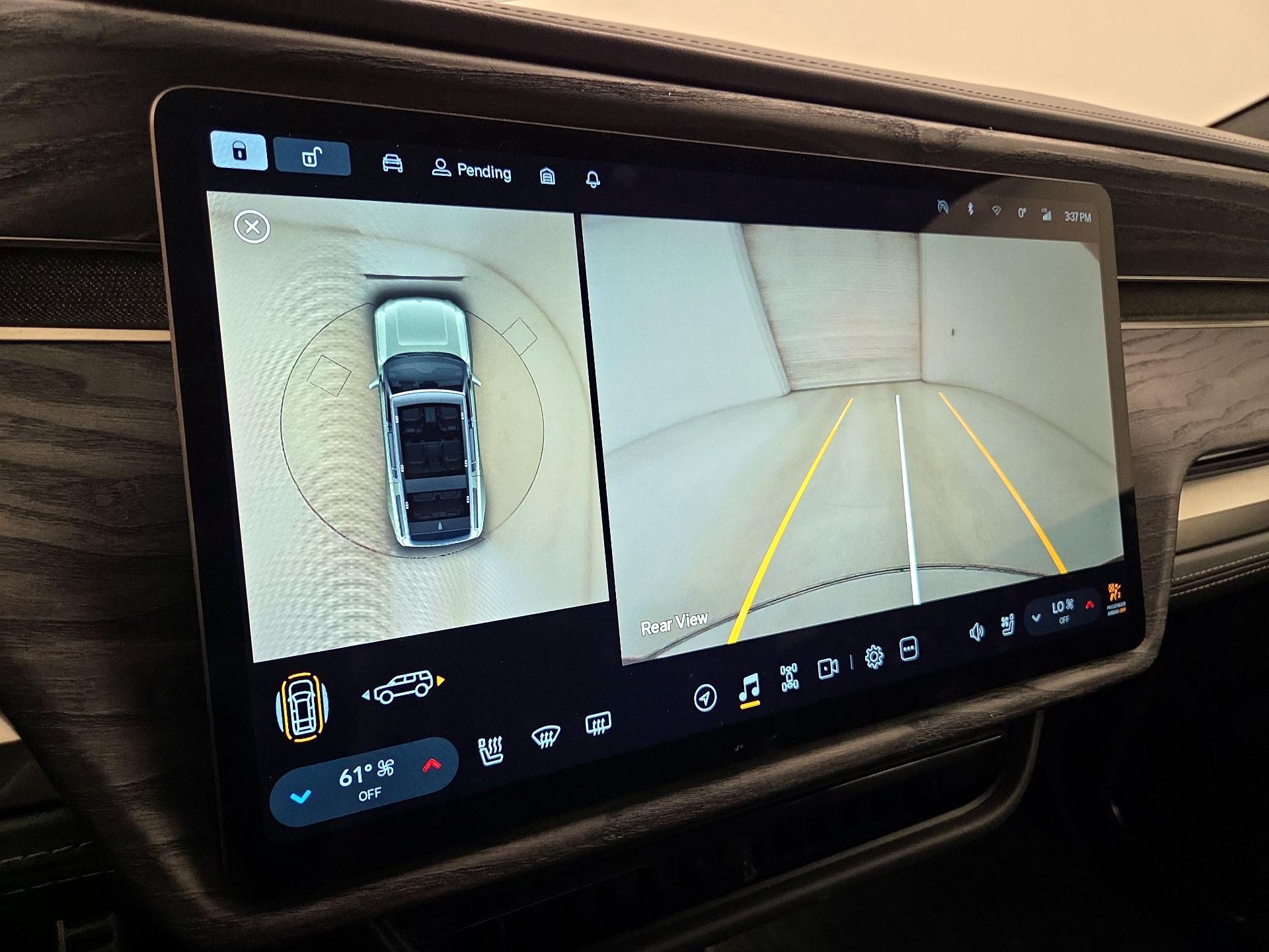 Thumbnail: 2022 Rivian R1S - 13