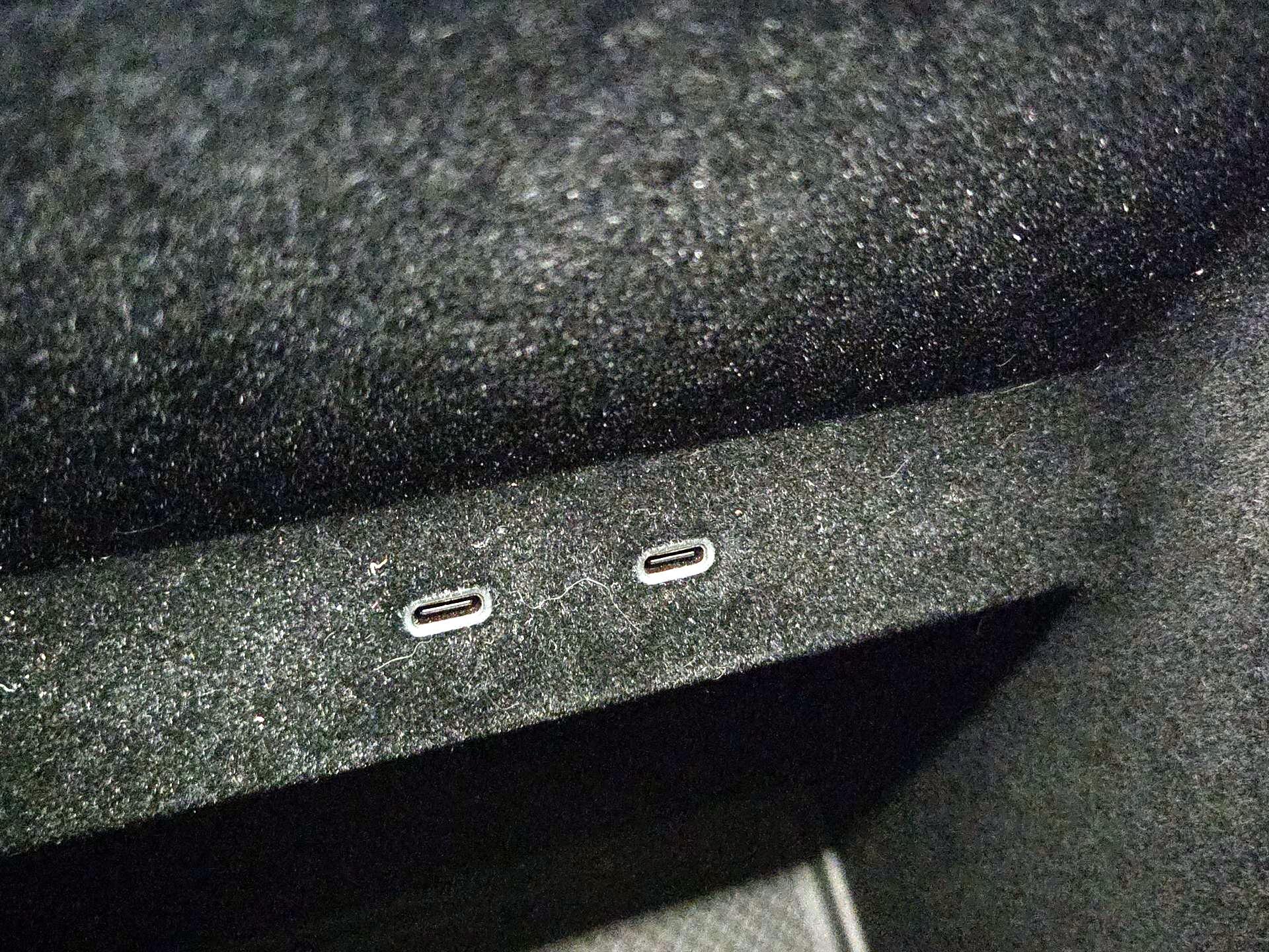 Thumbnail: 2022 Rivian R1S - 17