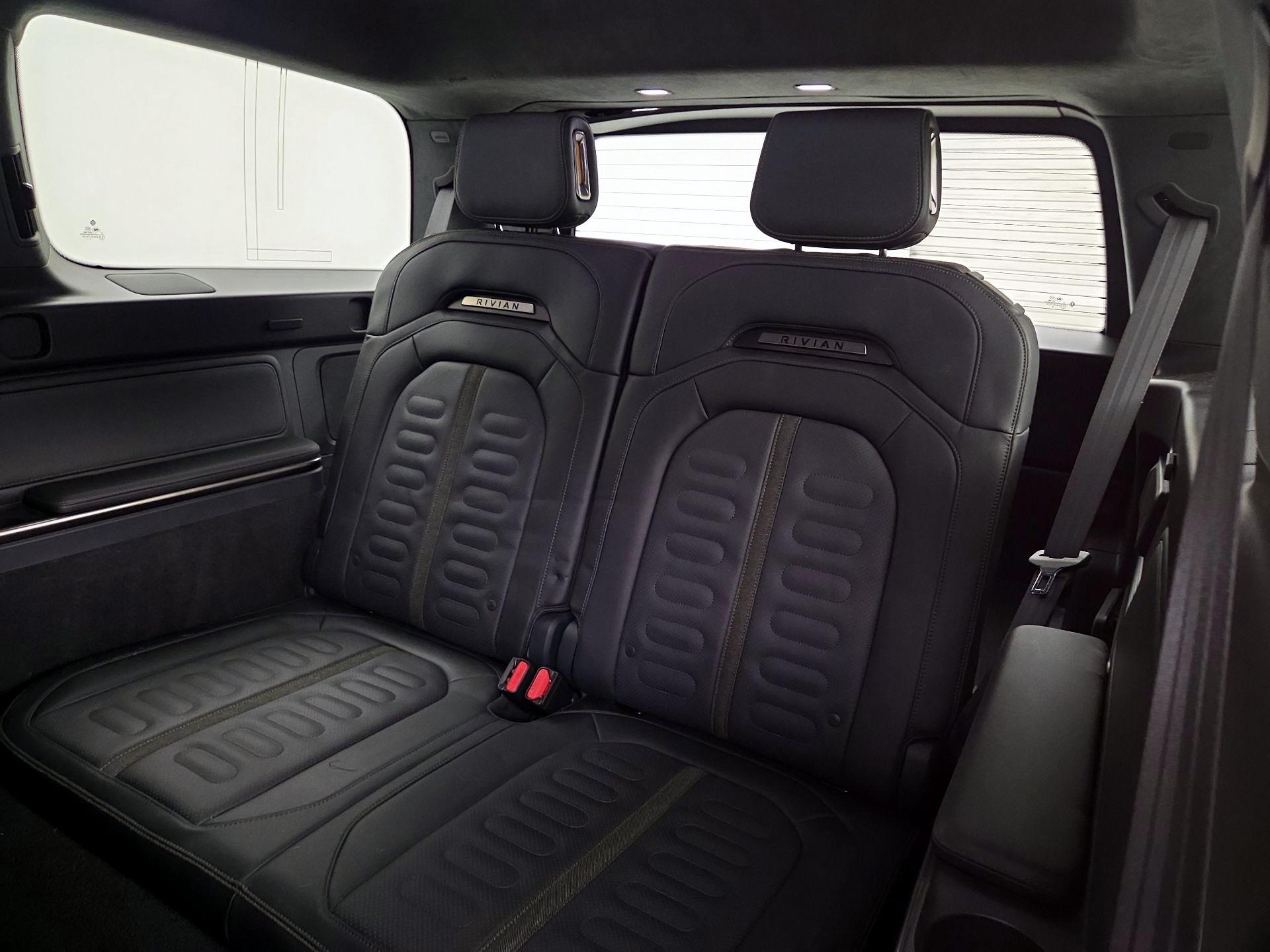 Thumbnail: 2022 Rivian R1S - 19