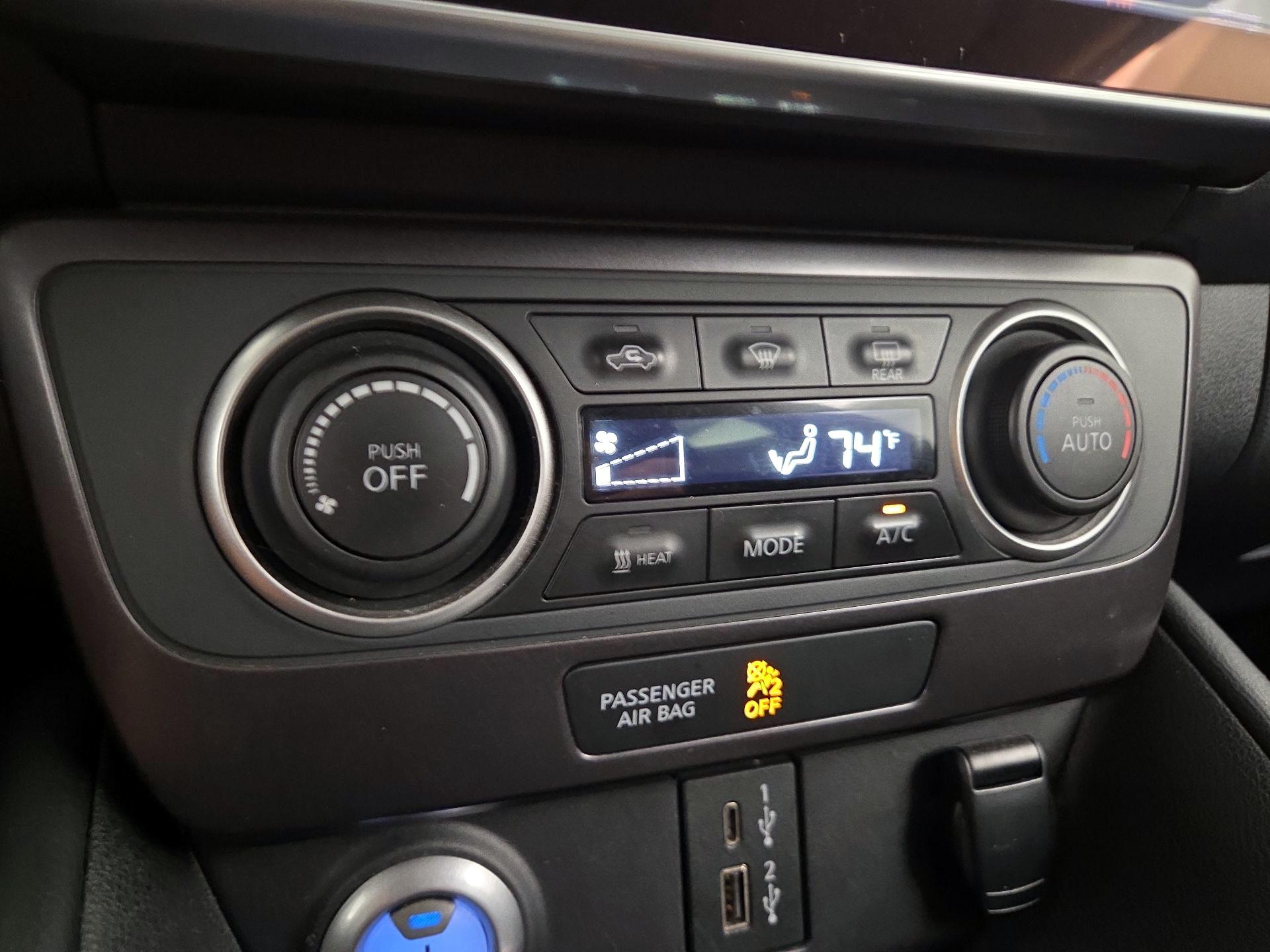 Thumbnail: 2021 Nissan Leaf - 16