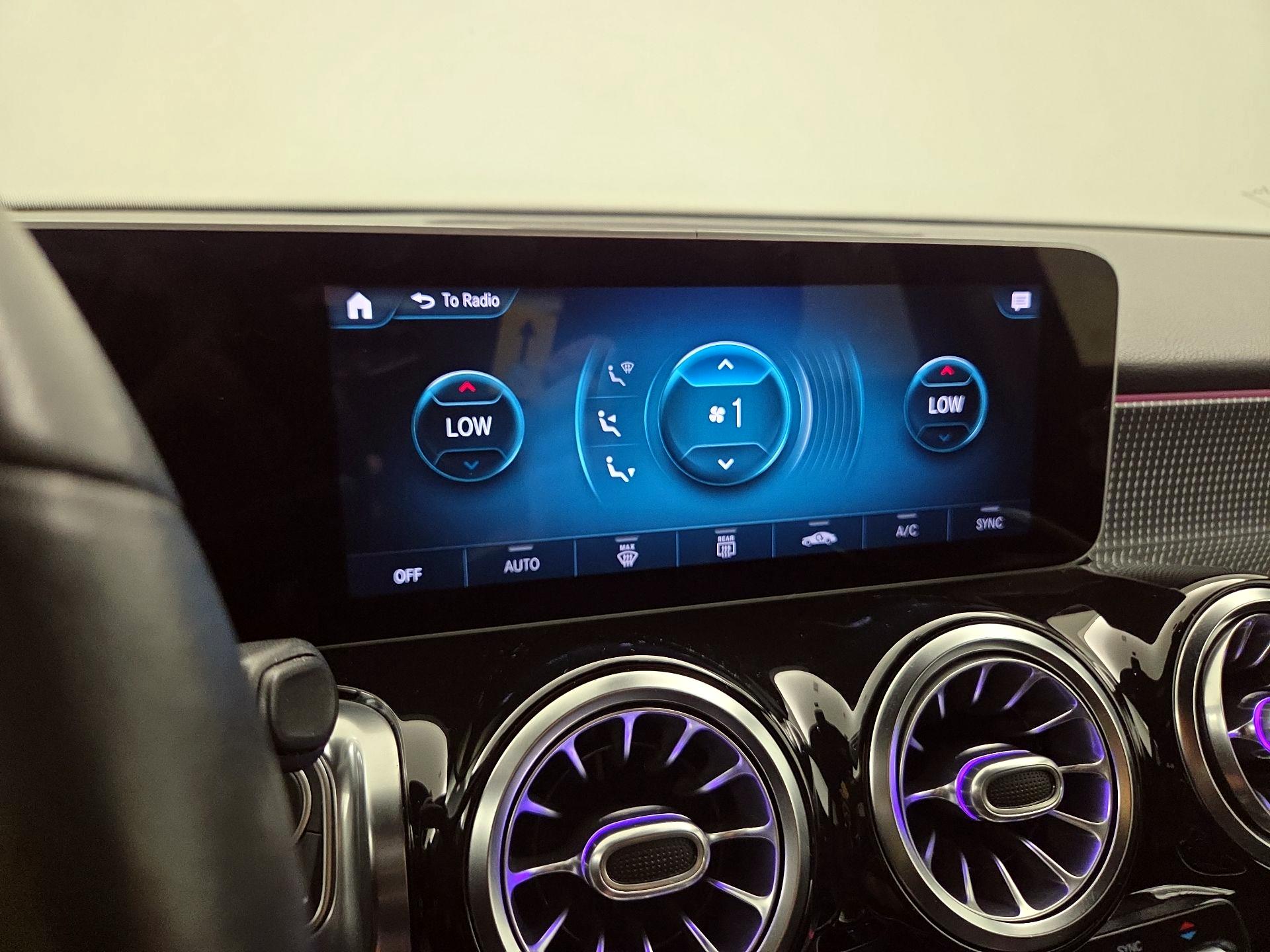 Thumbnail: 2020 Mercedes-Benz GLB - 16