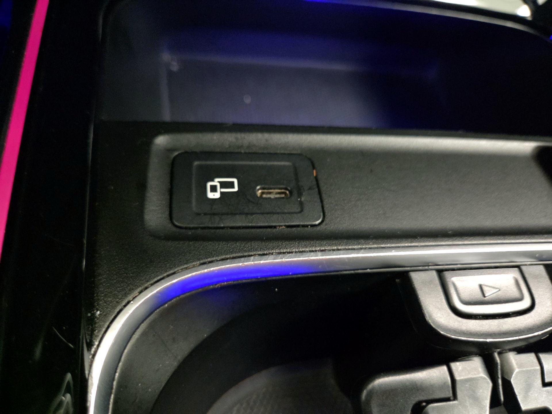 Thumbnail: 2020 Mercedes-Benz GLB - 18