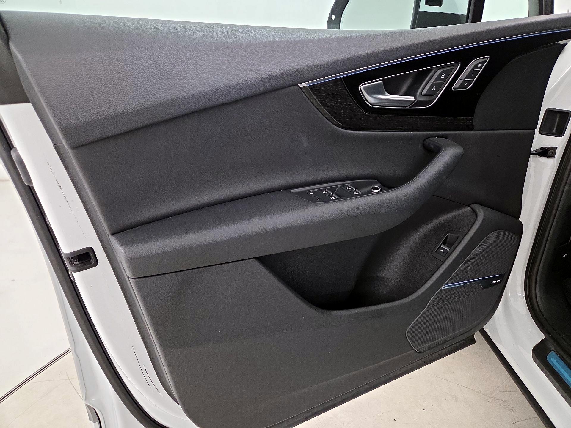 Thumbnail: 2019 Audi Q7 - 12