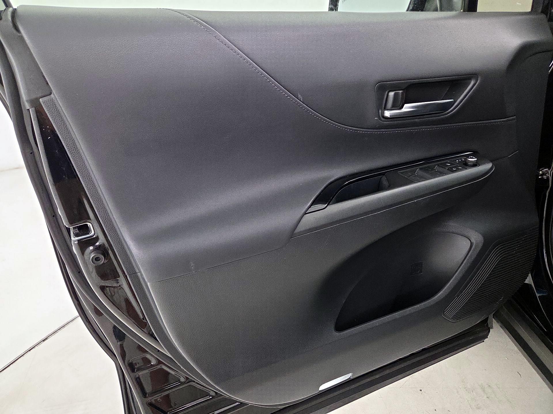 Thumbnail: 2021 Toyota Venza - 12