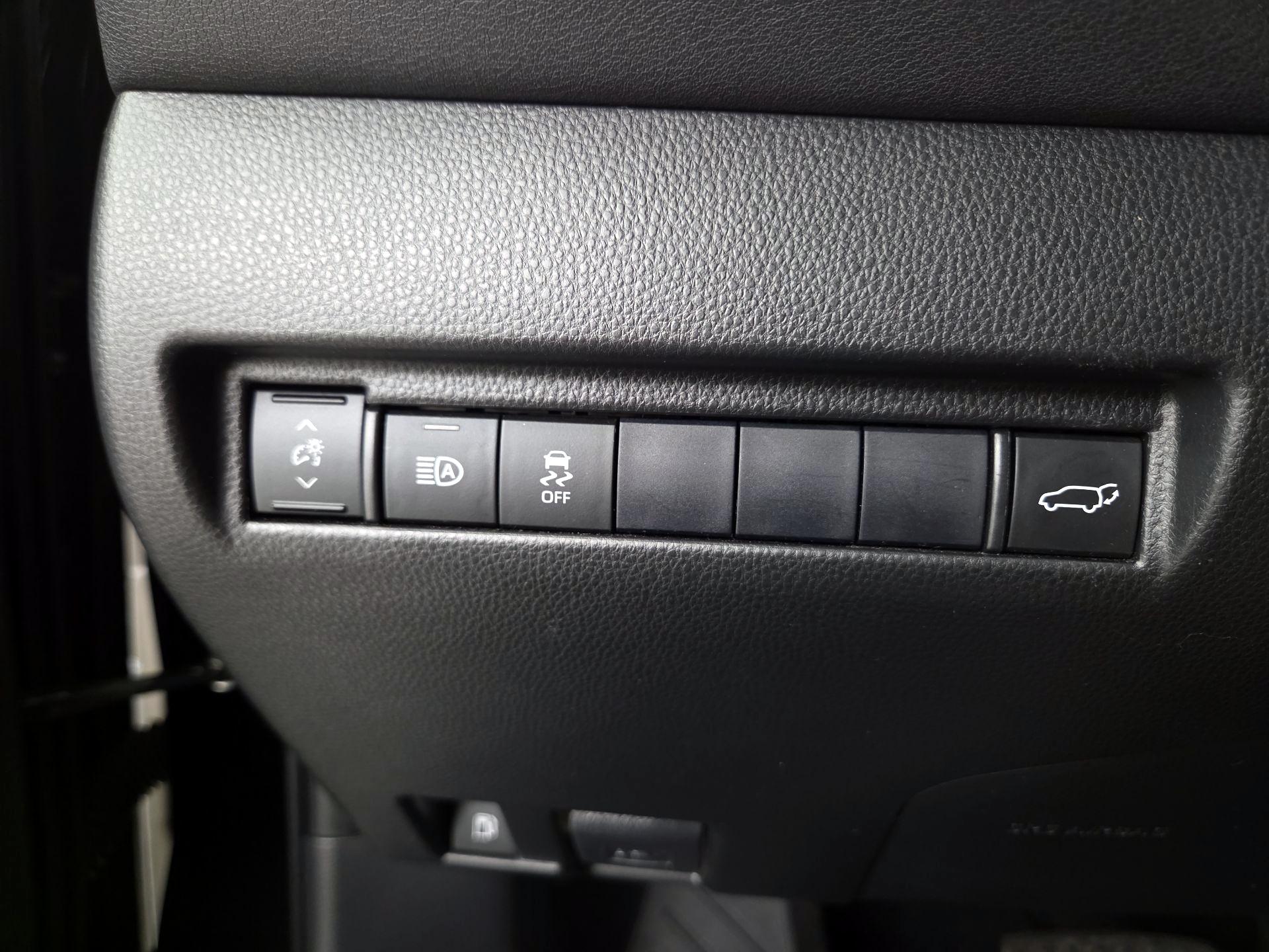 Thumbnail: 2021 Toyota Venza - 13