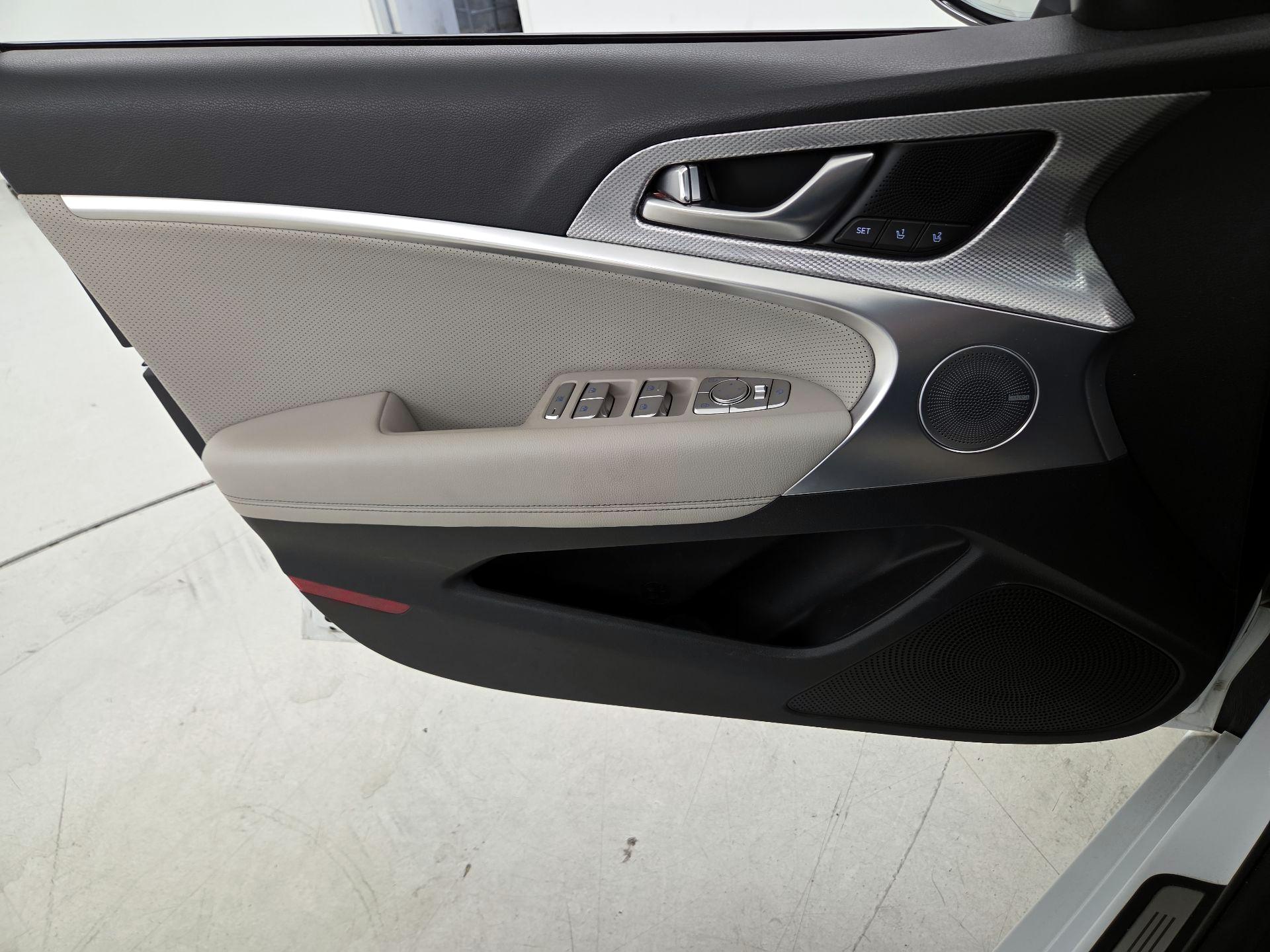 Thumbnail: 2022 Genesis G70 - 12